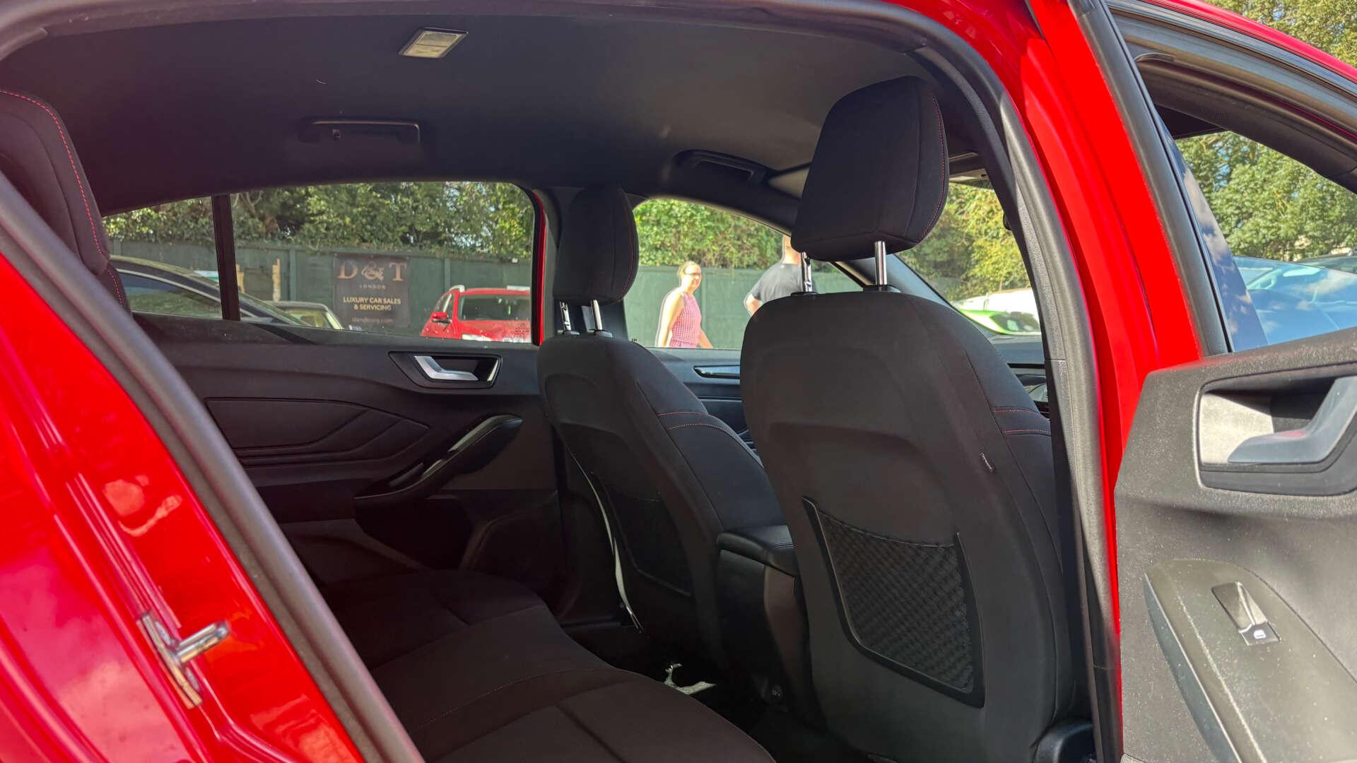Ford Focus view 9