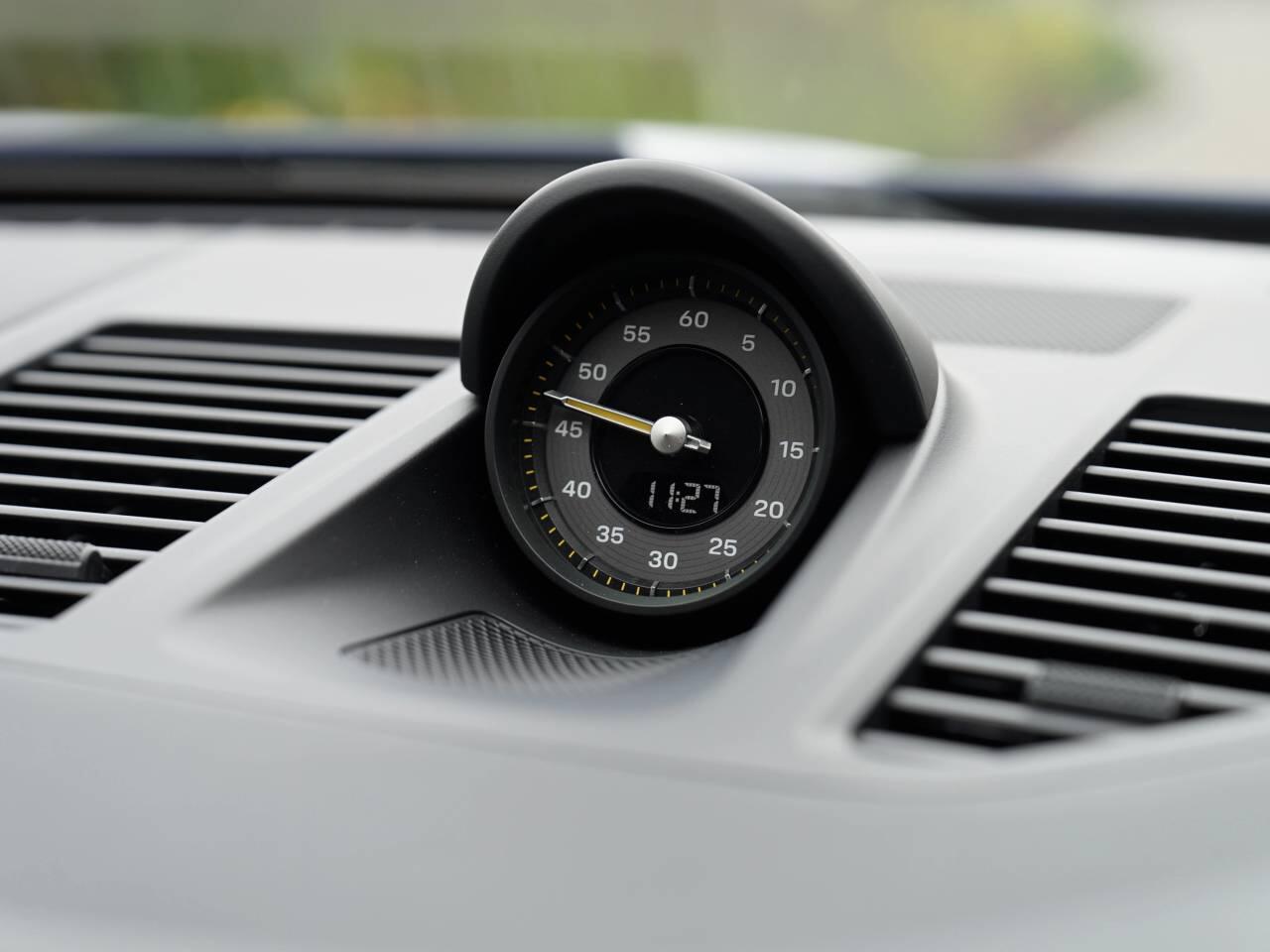 Porsche 911 view 5