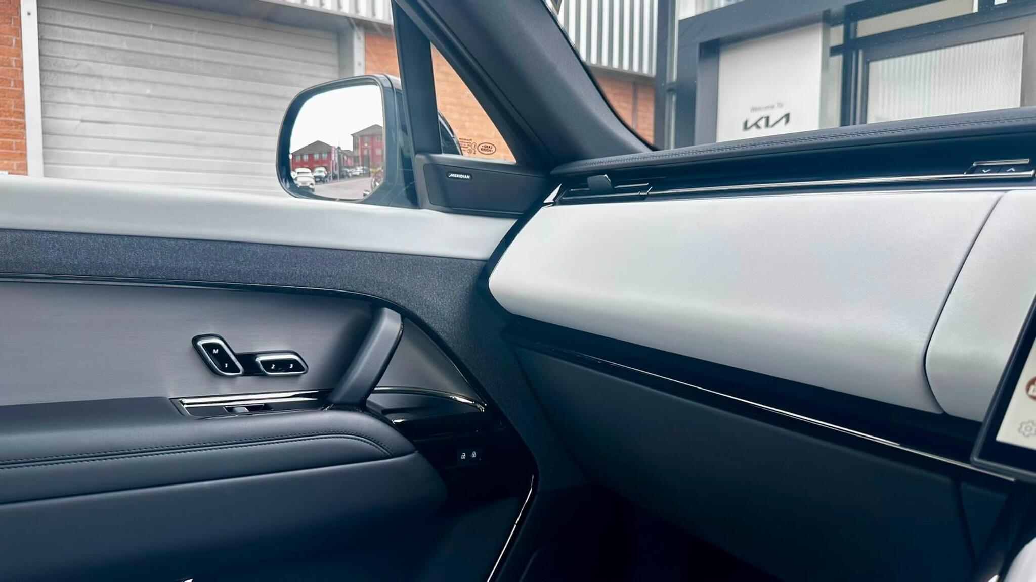 Land Rover Range Rover view 42