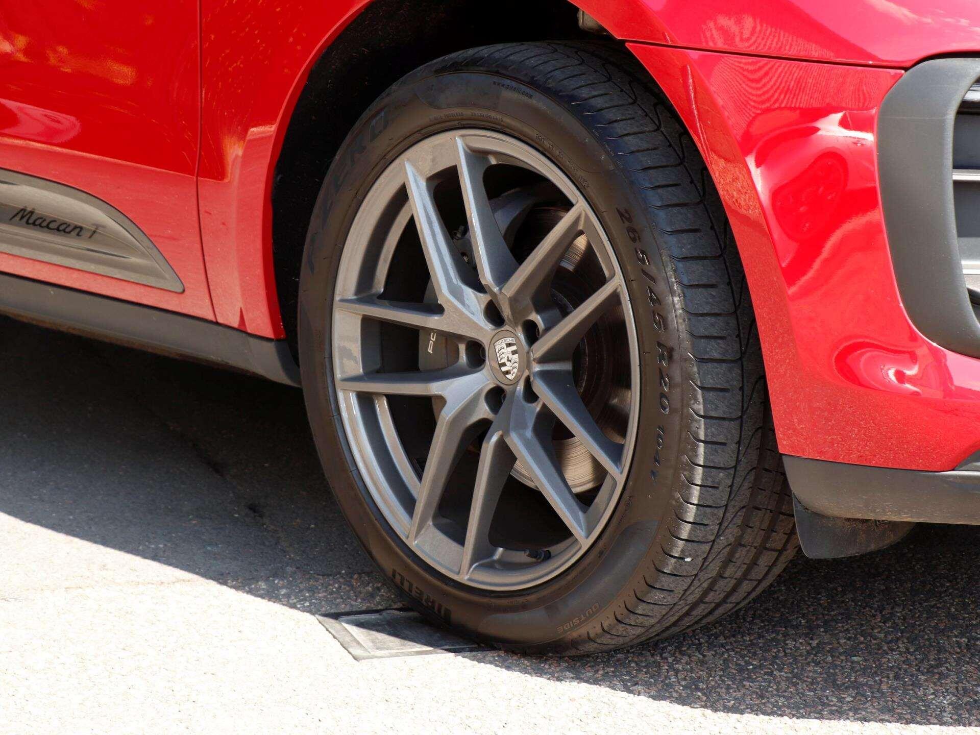 Porsche Macan view 29