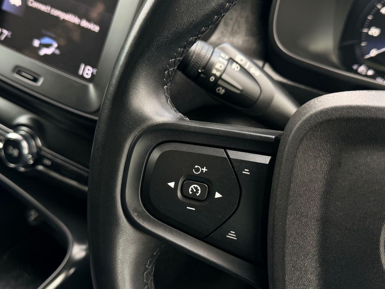 Volvo XC40 view 34