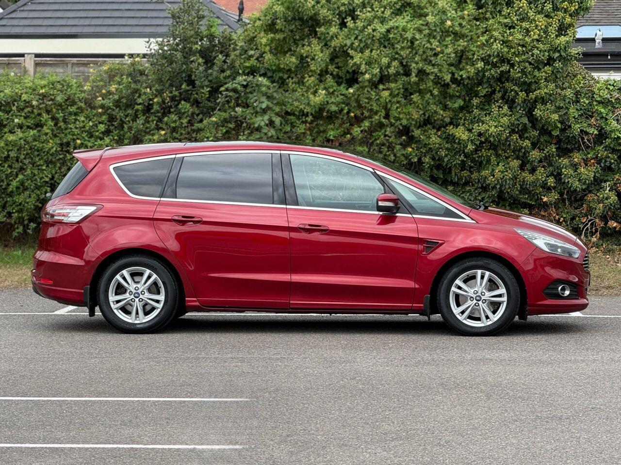 Ford S-Max view 3