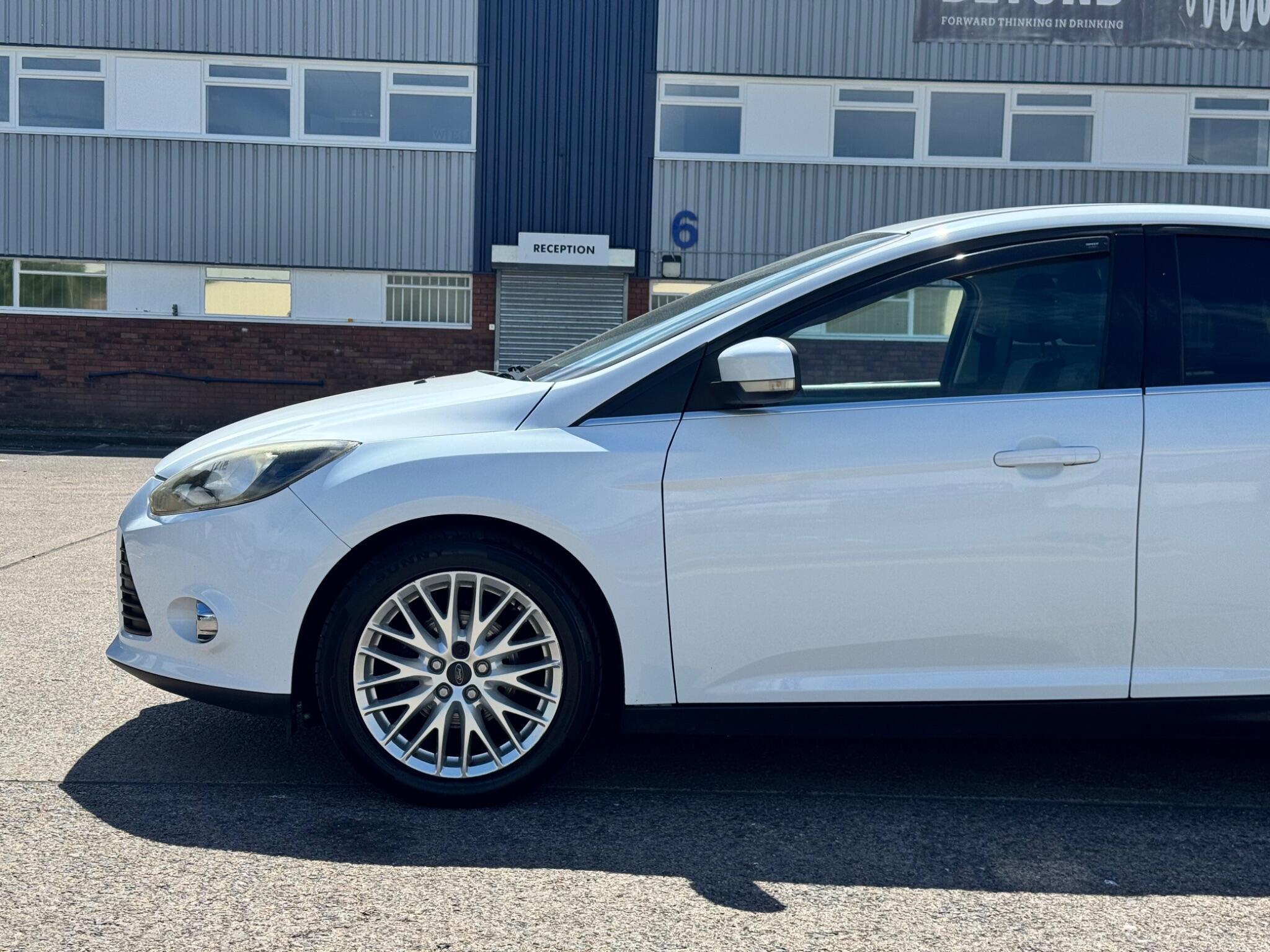 Ford Focus view 10