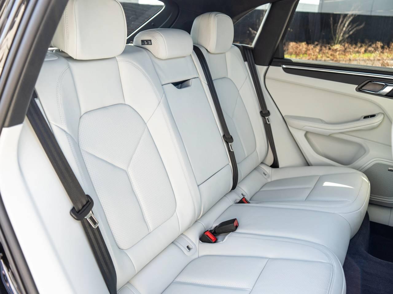 Porsche Macan view 45