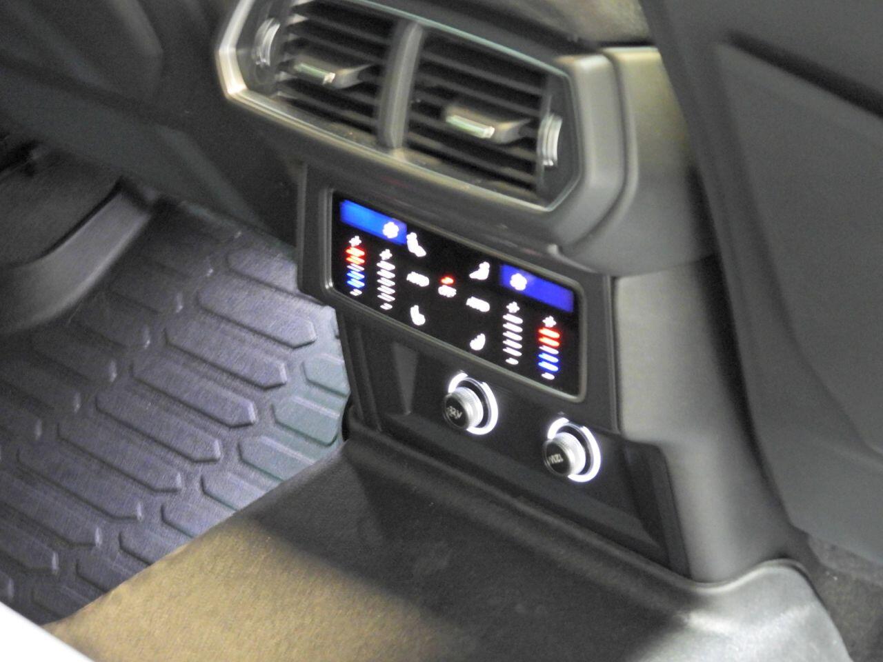 Lamborghini Urus view 59