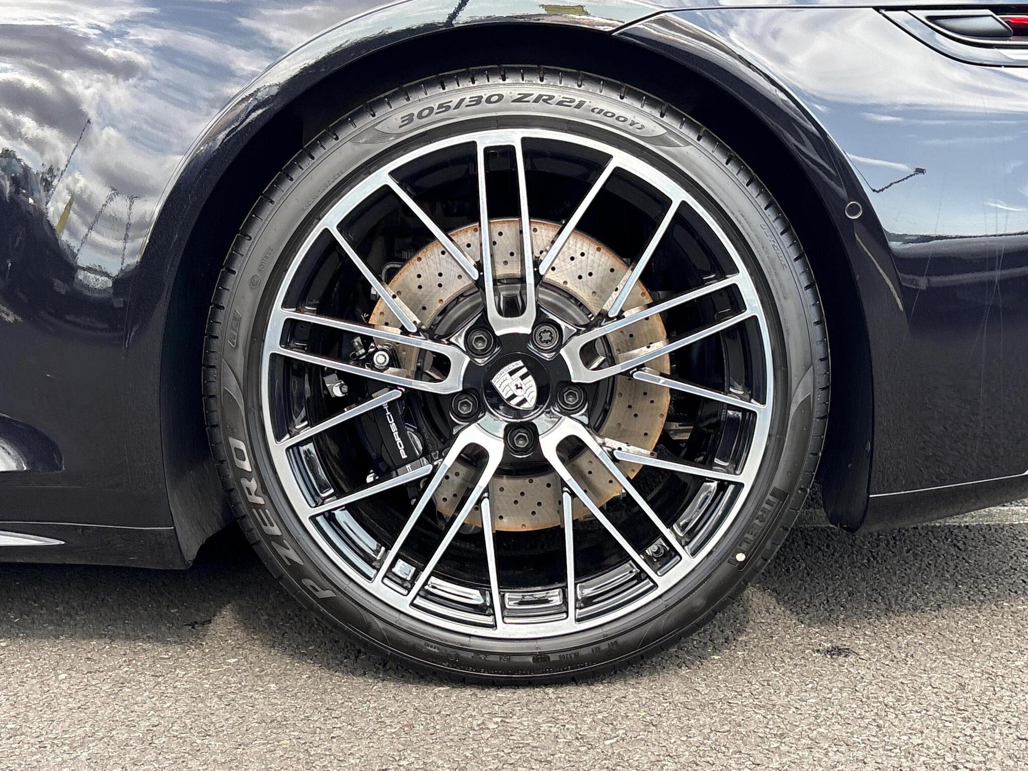 Porsche 911 view 34