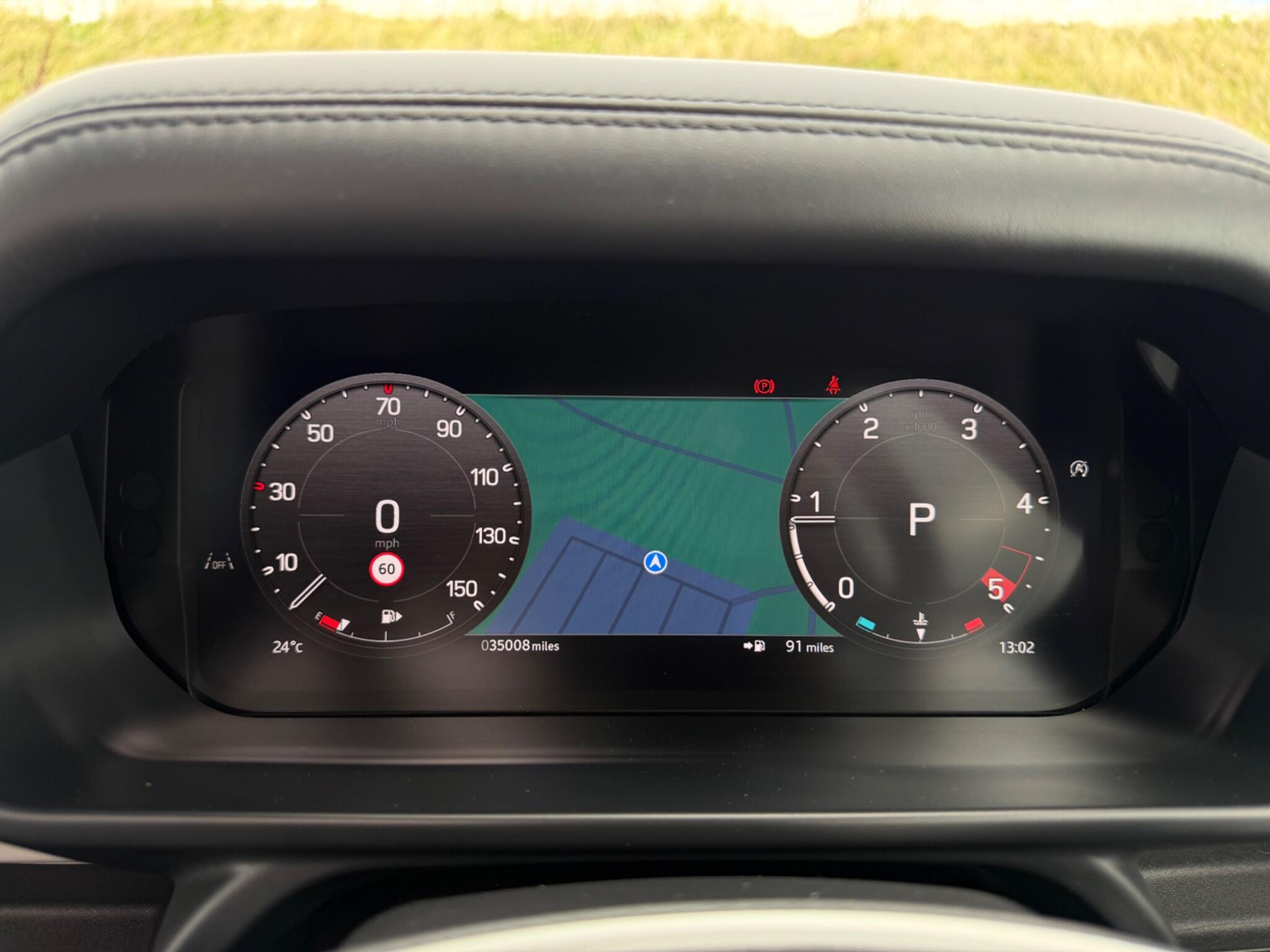 Land Rover Defender view 32