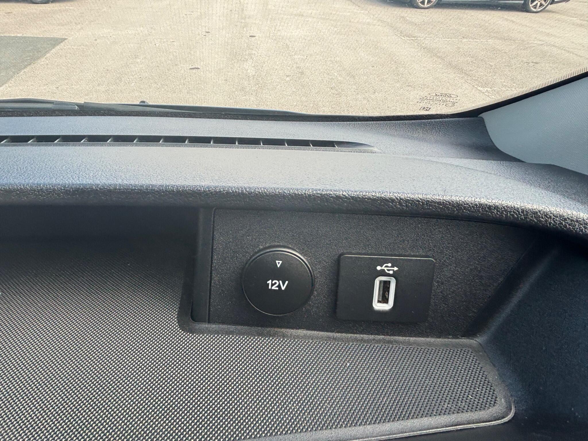 Ford Transit Custom view 18