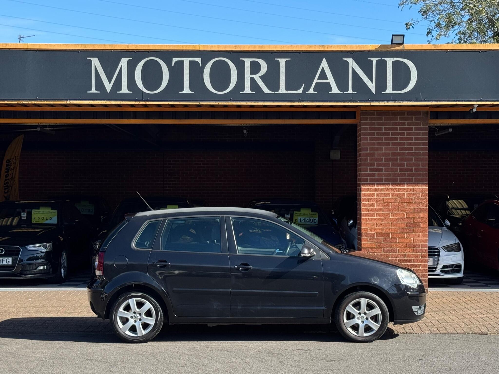 Volkswagen Polo view 4