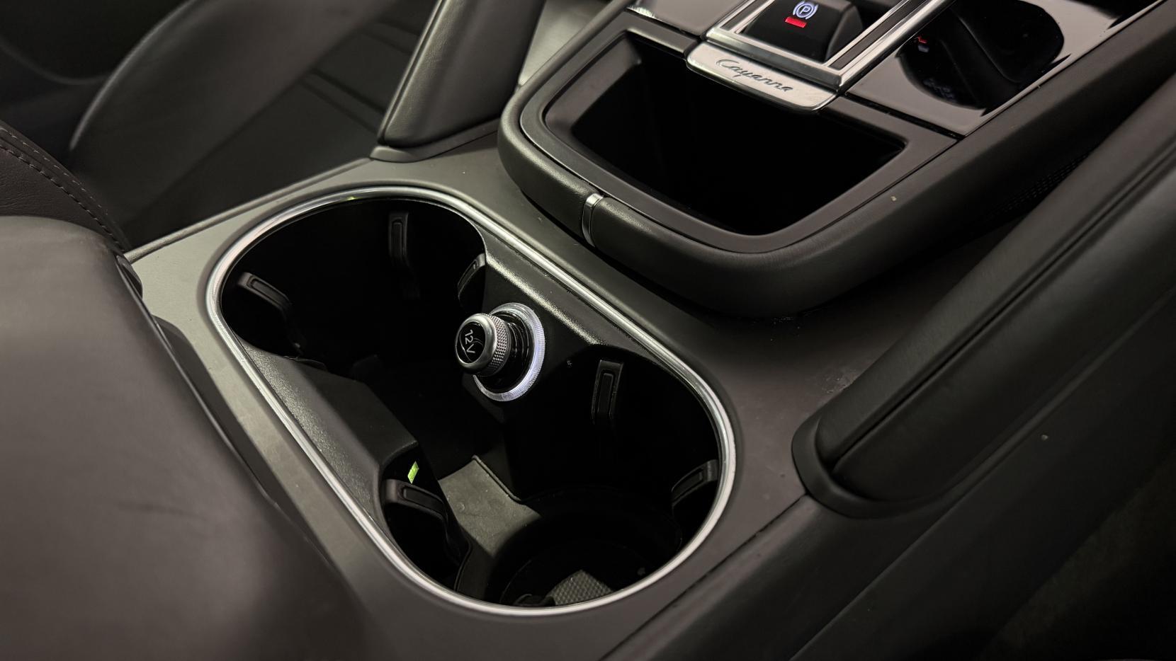 Porsche Cayenne view 22