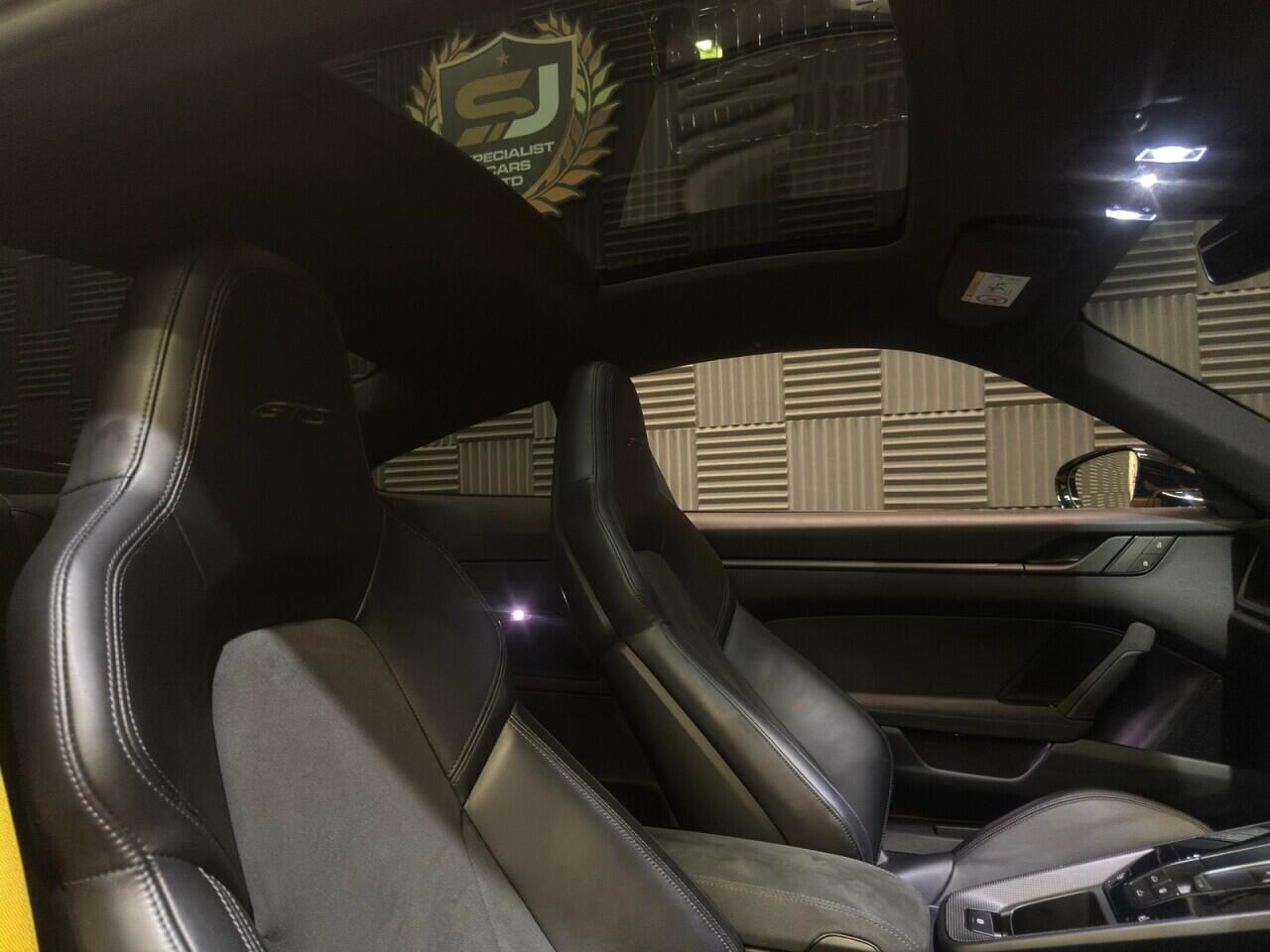 Porsche 911 view 13