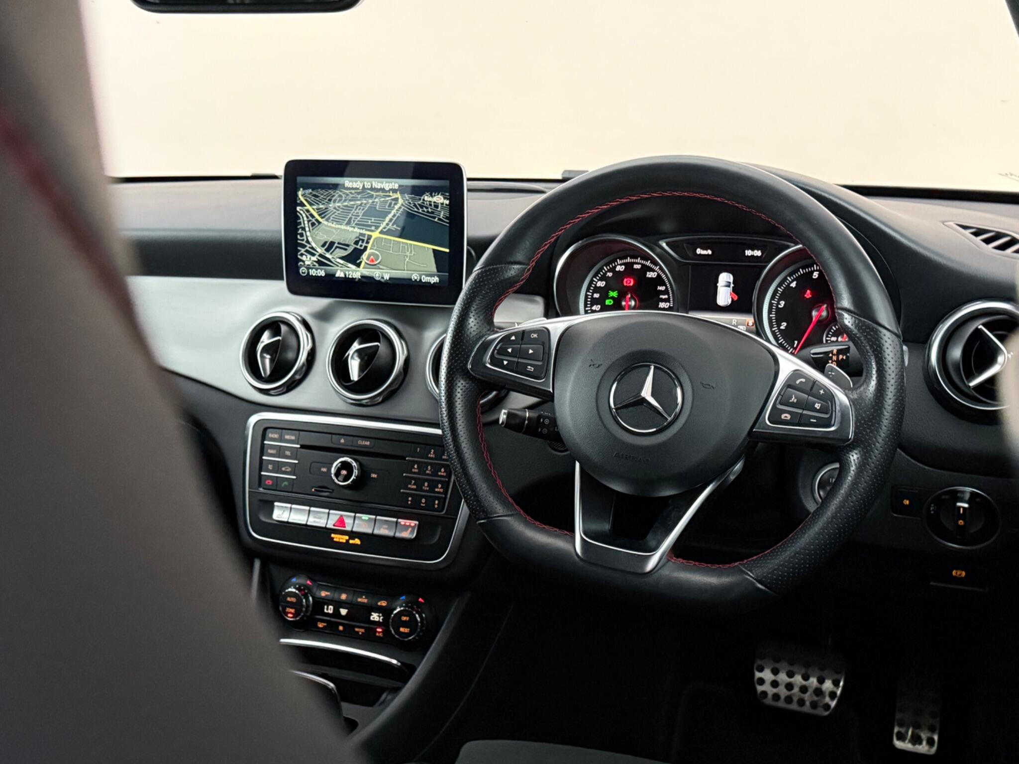 Mercedes-Benz Gla view 14