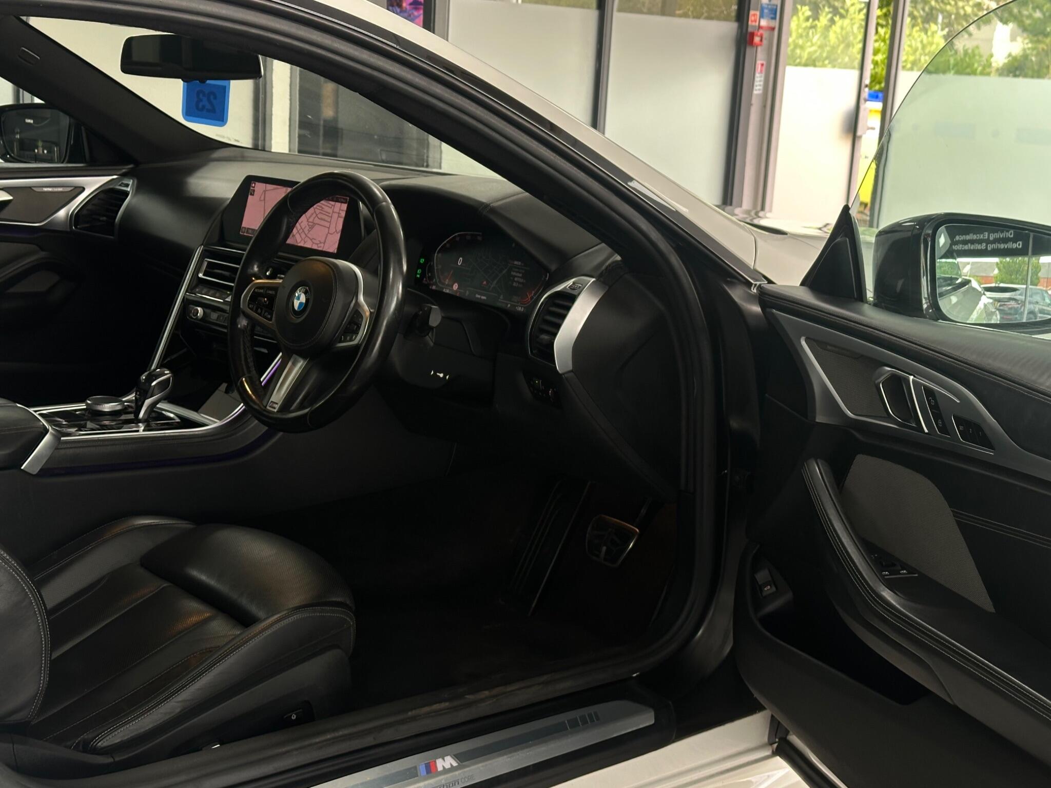 BMW 8 Series view 21