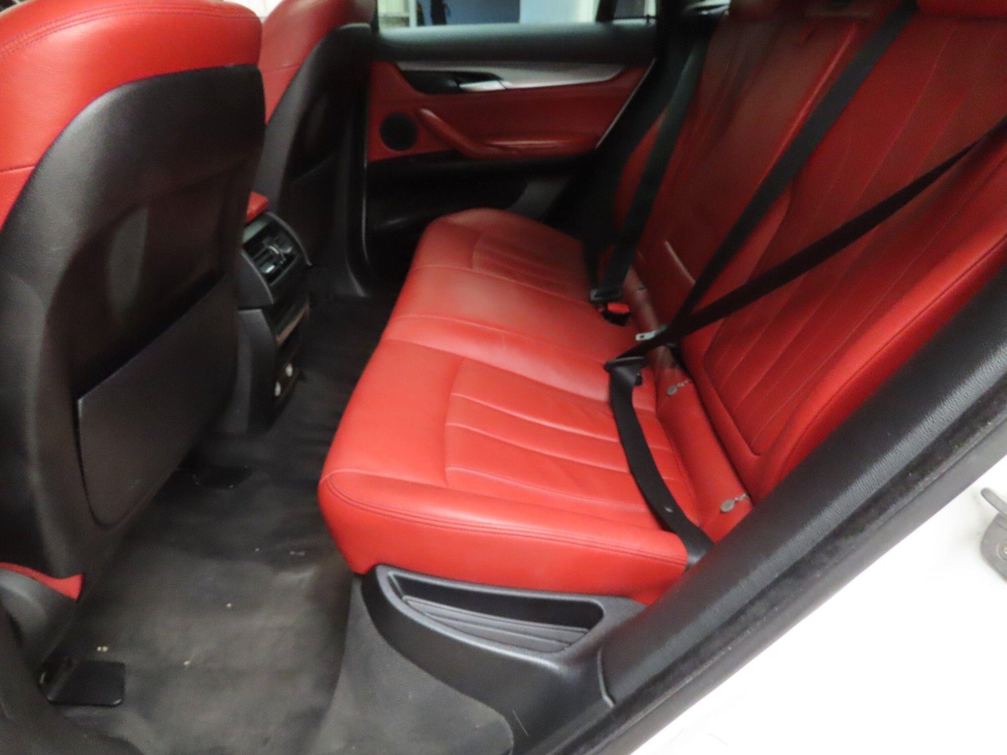 BMW X6 view 16
