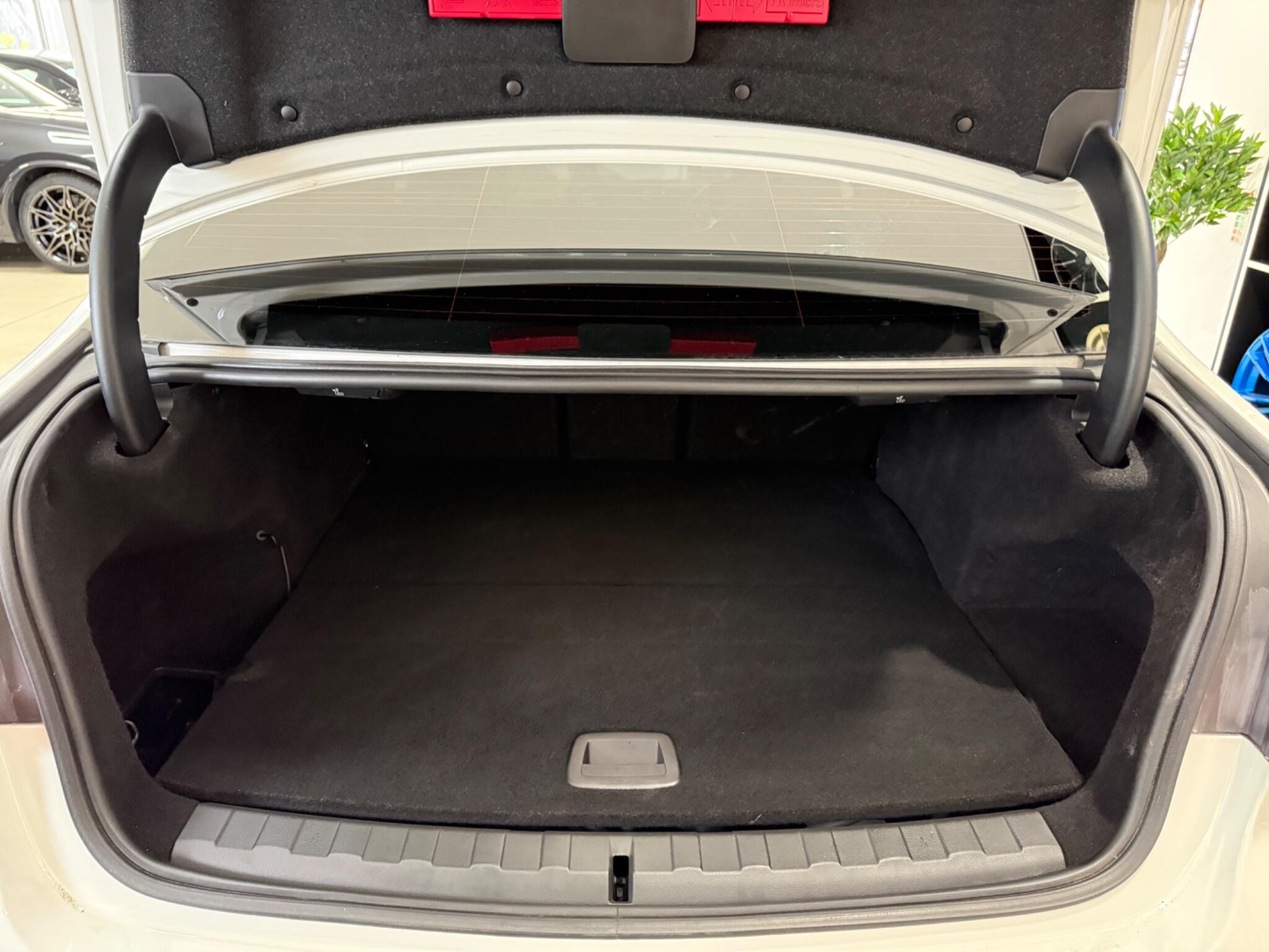 BMW 3 Series view 36