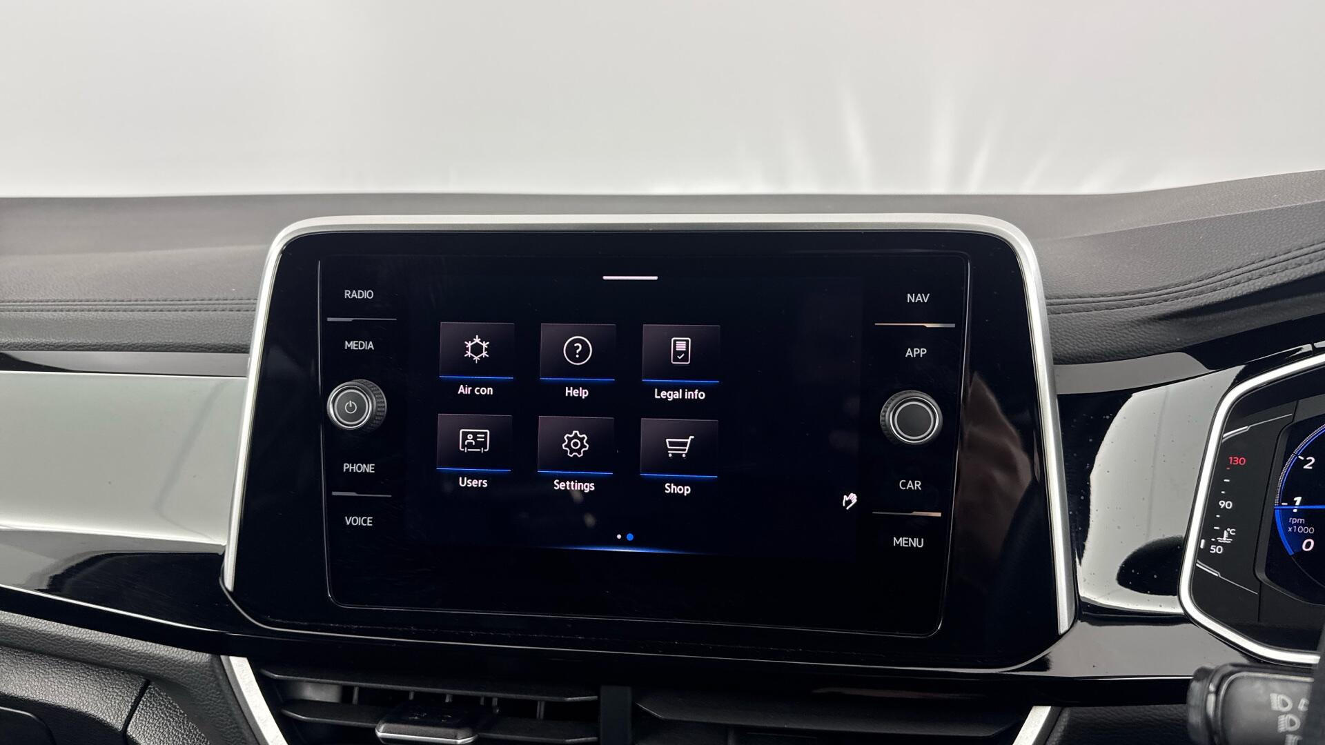 Volkswagen T-Roc view 28