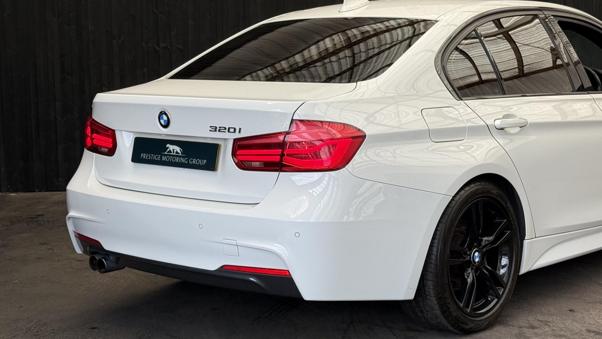 BMW 3 Series view 13