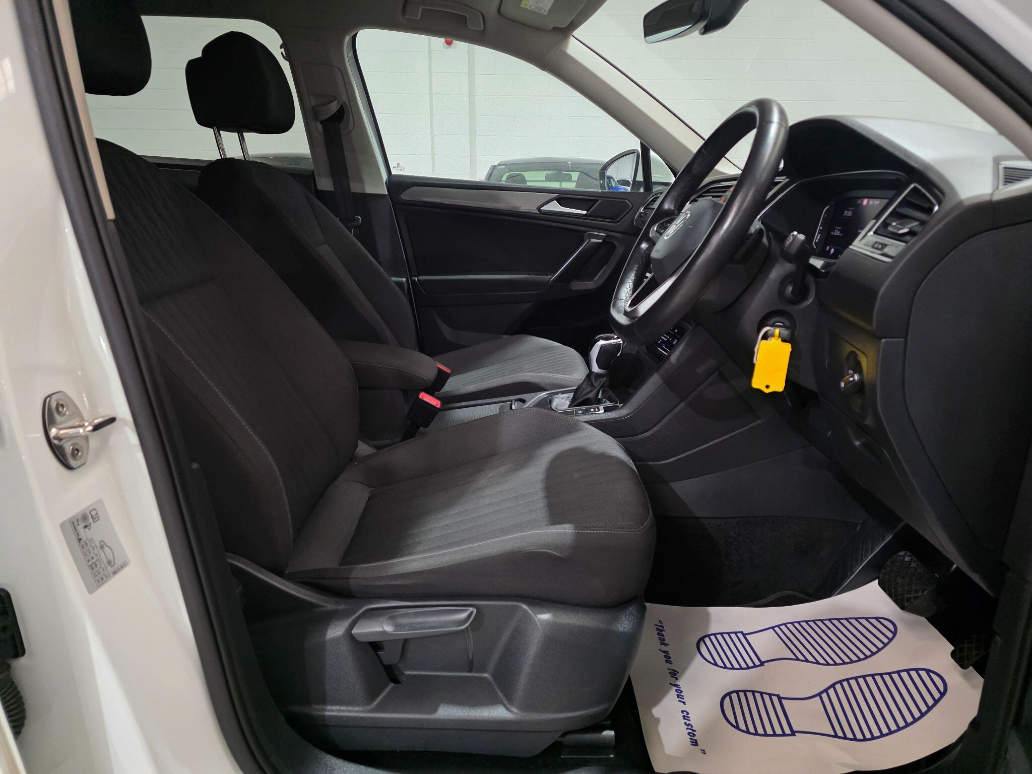 Volkswagen Tiguan Allspace view 6