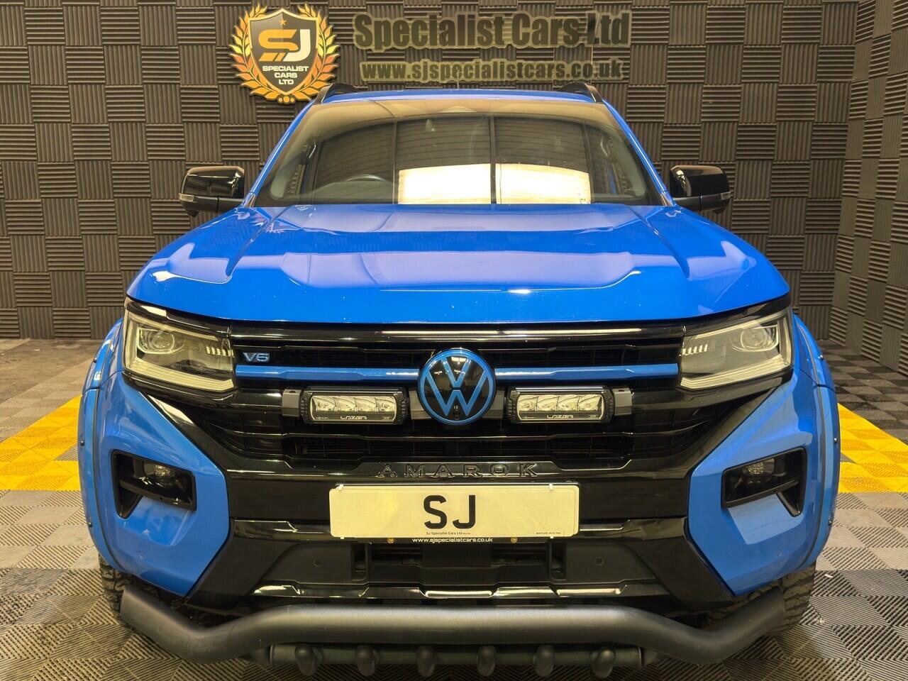 Volkswagen Amarok view 2