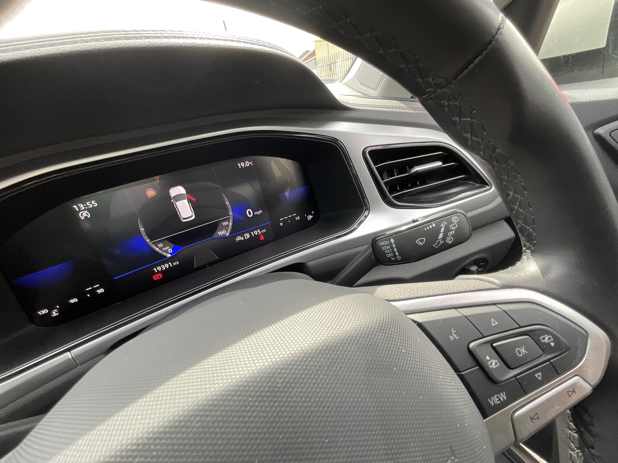 Volkswagen T-Roc view 23