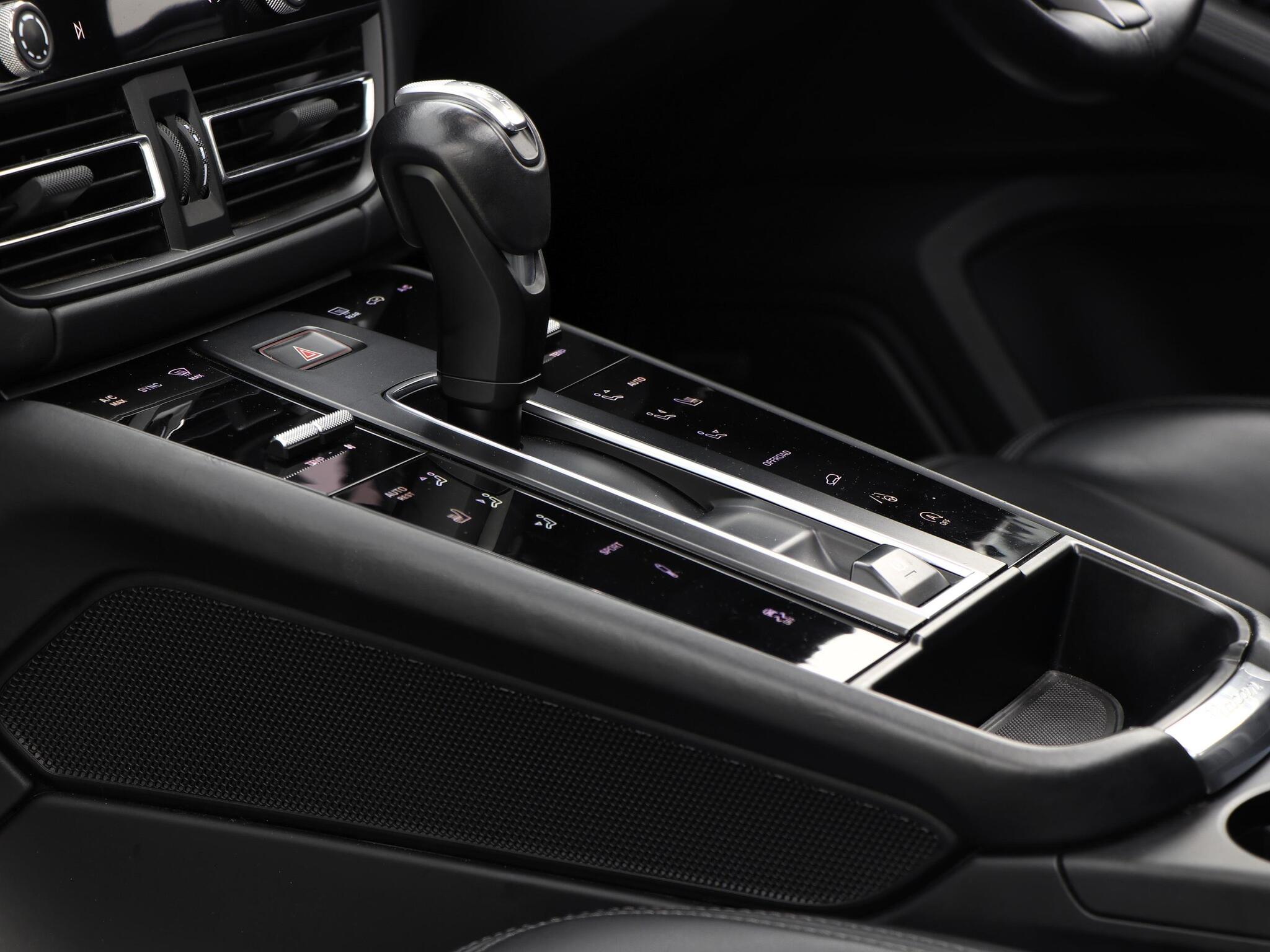 Porsche Macan view 29