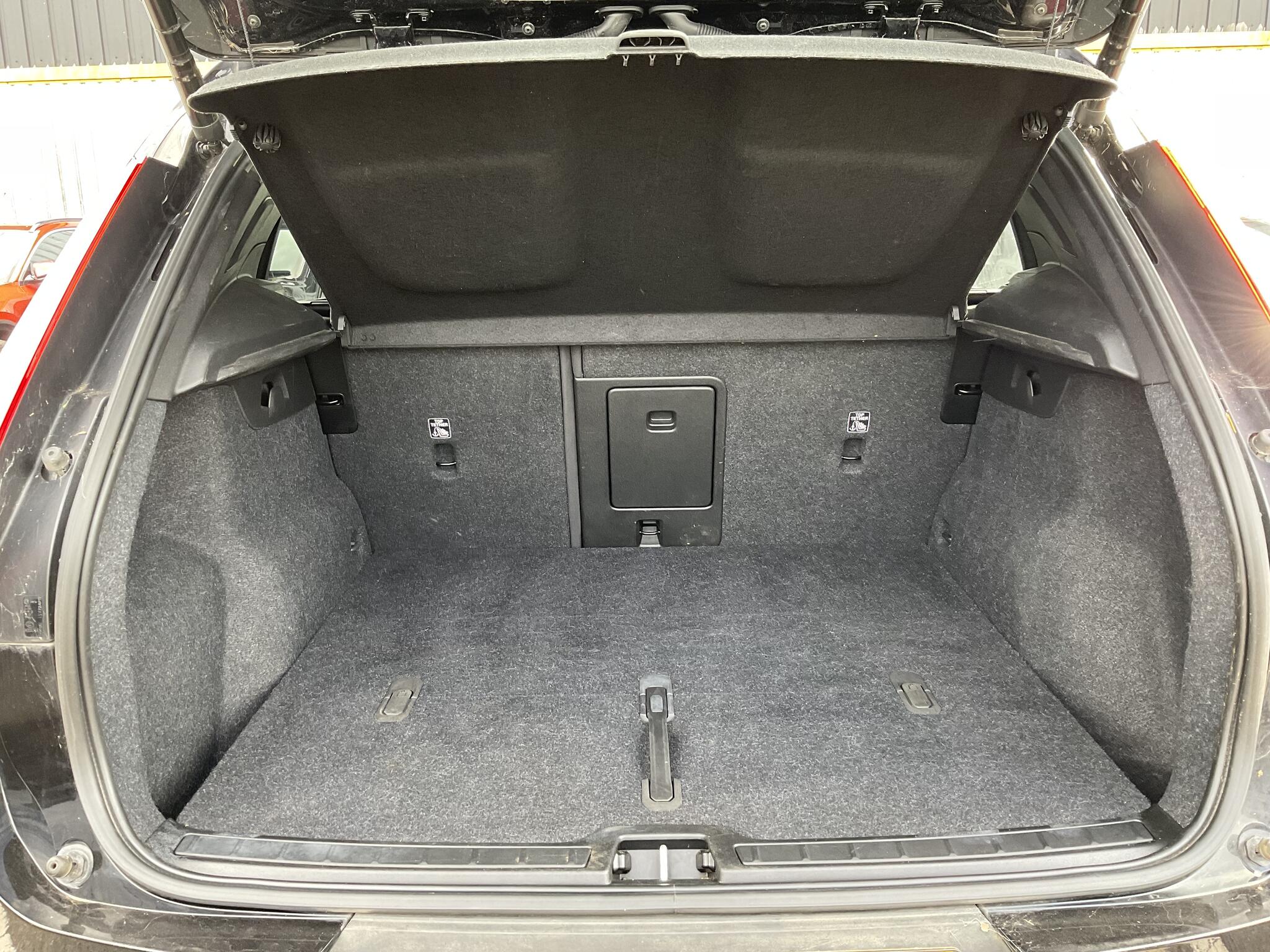 Volvo XC40 view 26
