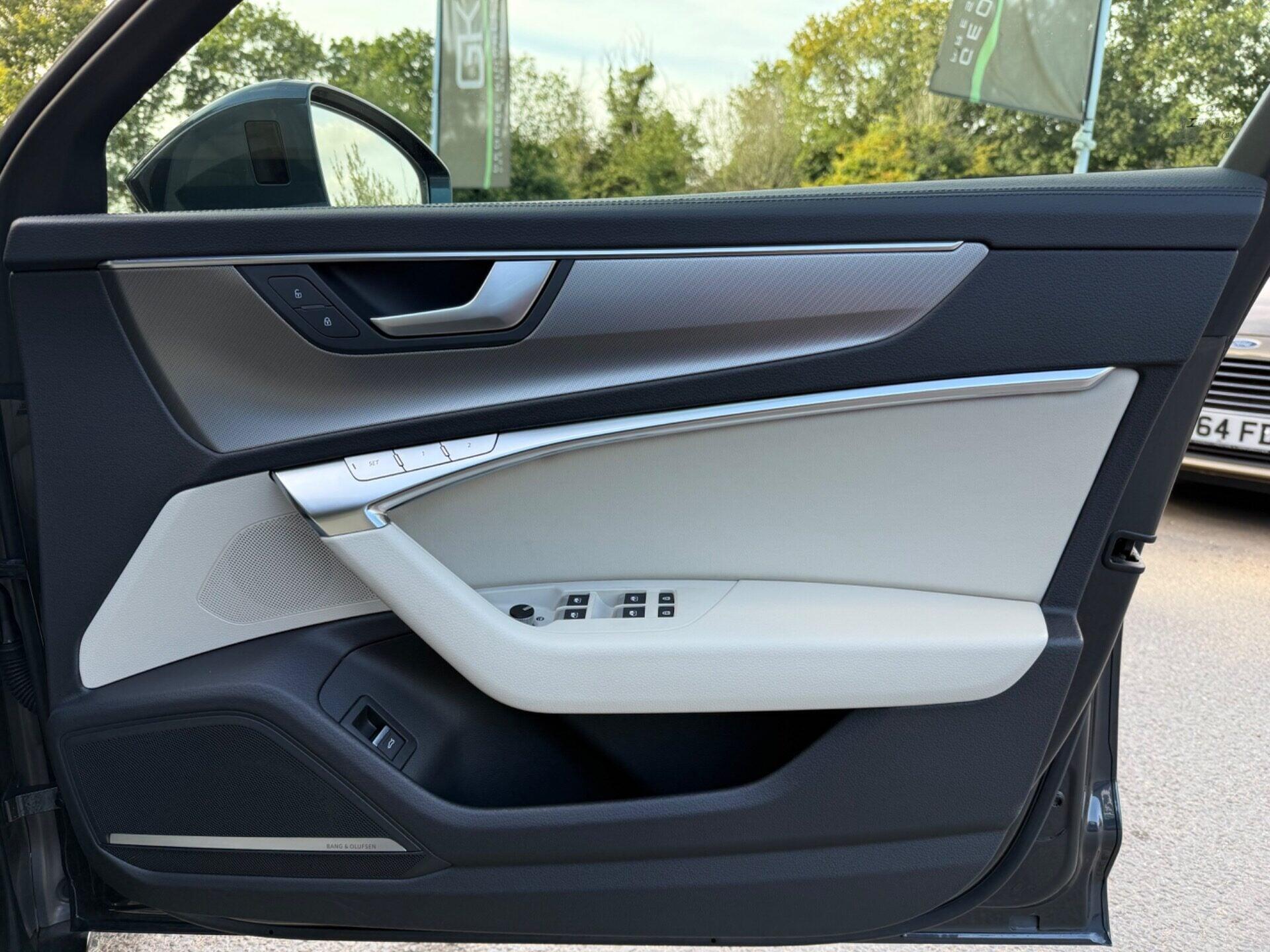 Audi A6 view 36