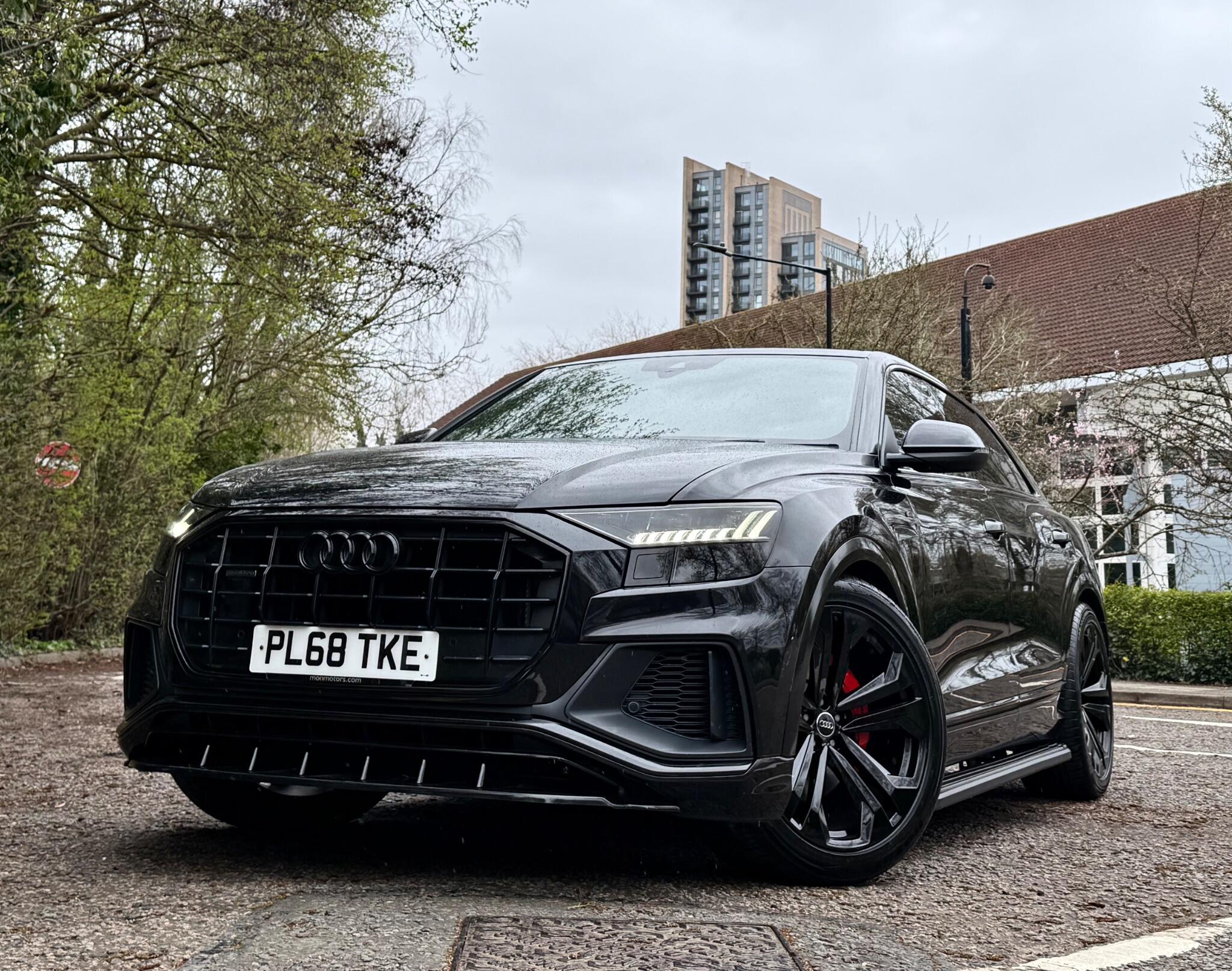 Audi Q8 view 5