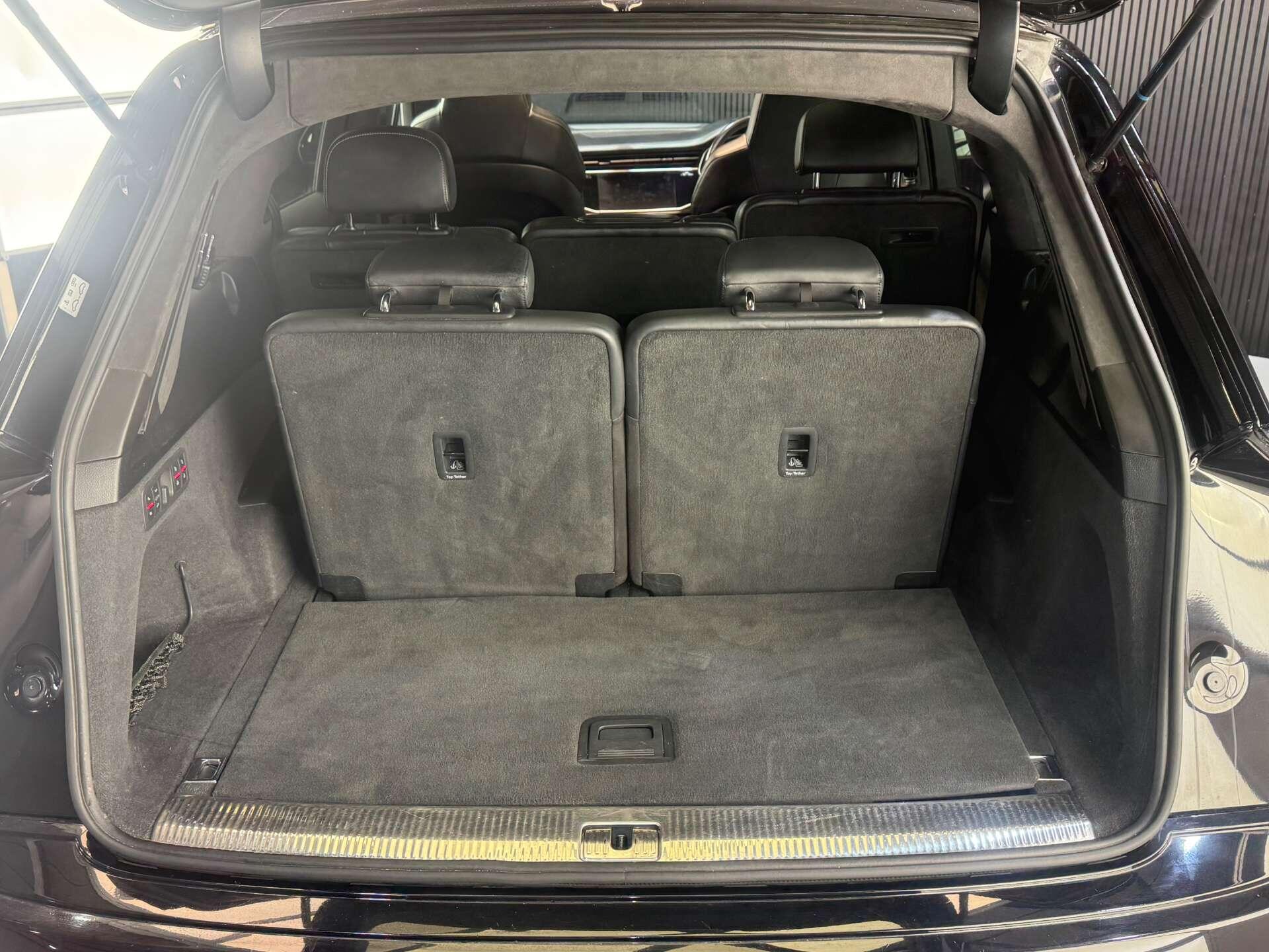 Audi SQ7 view 14