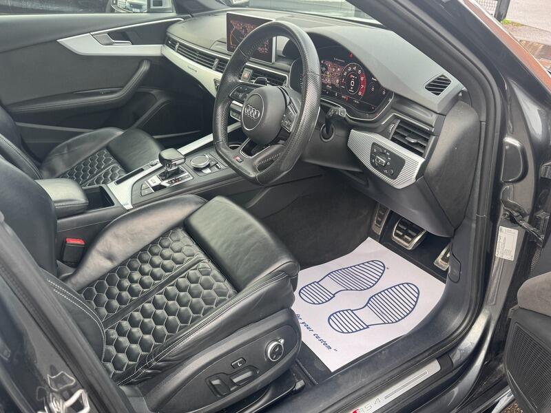 2018 Audi RS4 Avant image 31