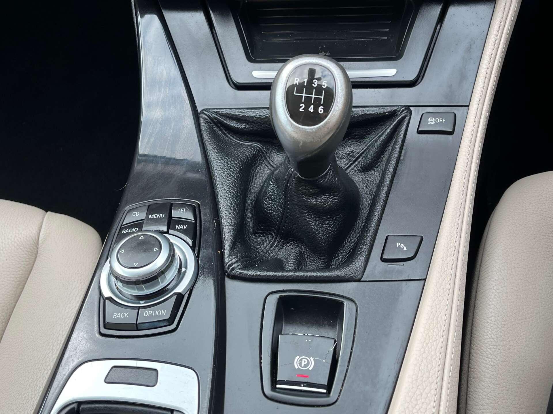 BMW 5 Series view 19