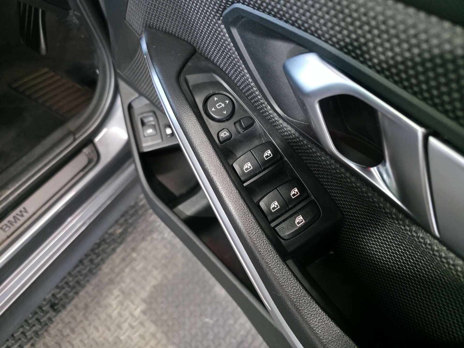 BMW 3 Series view 23