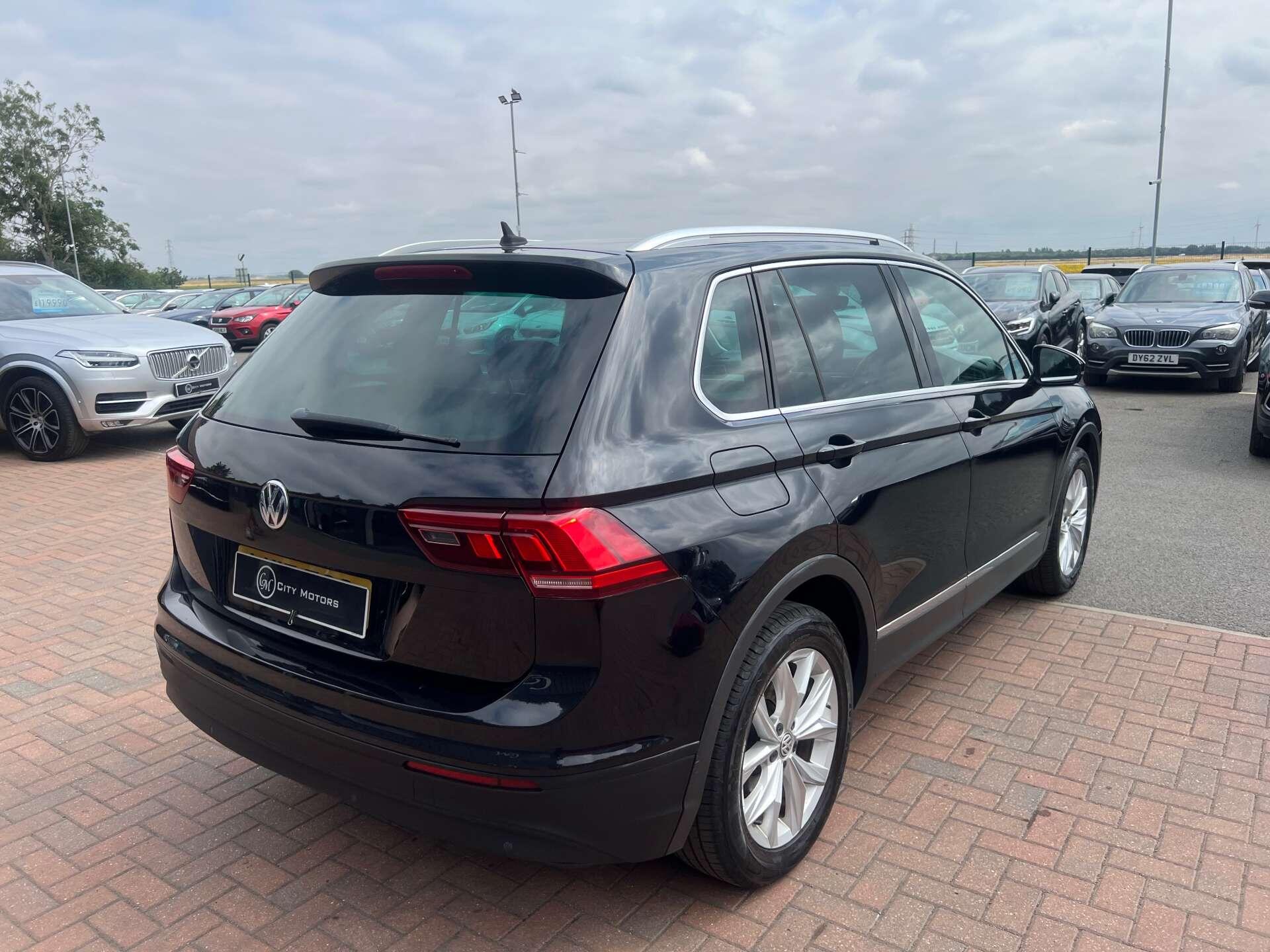 Volkswagen Tiguan view 8