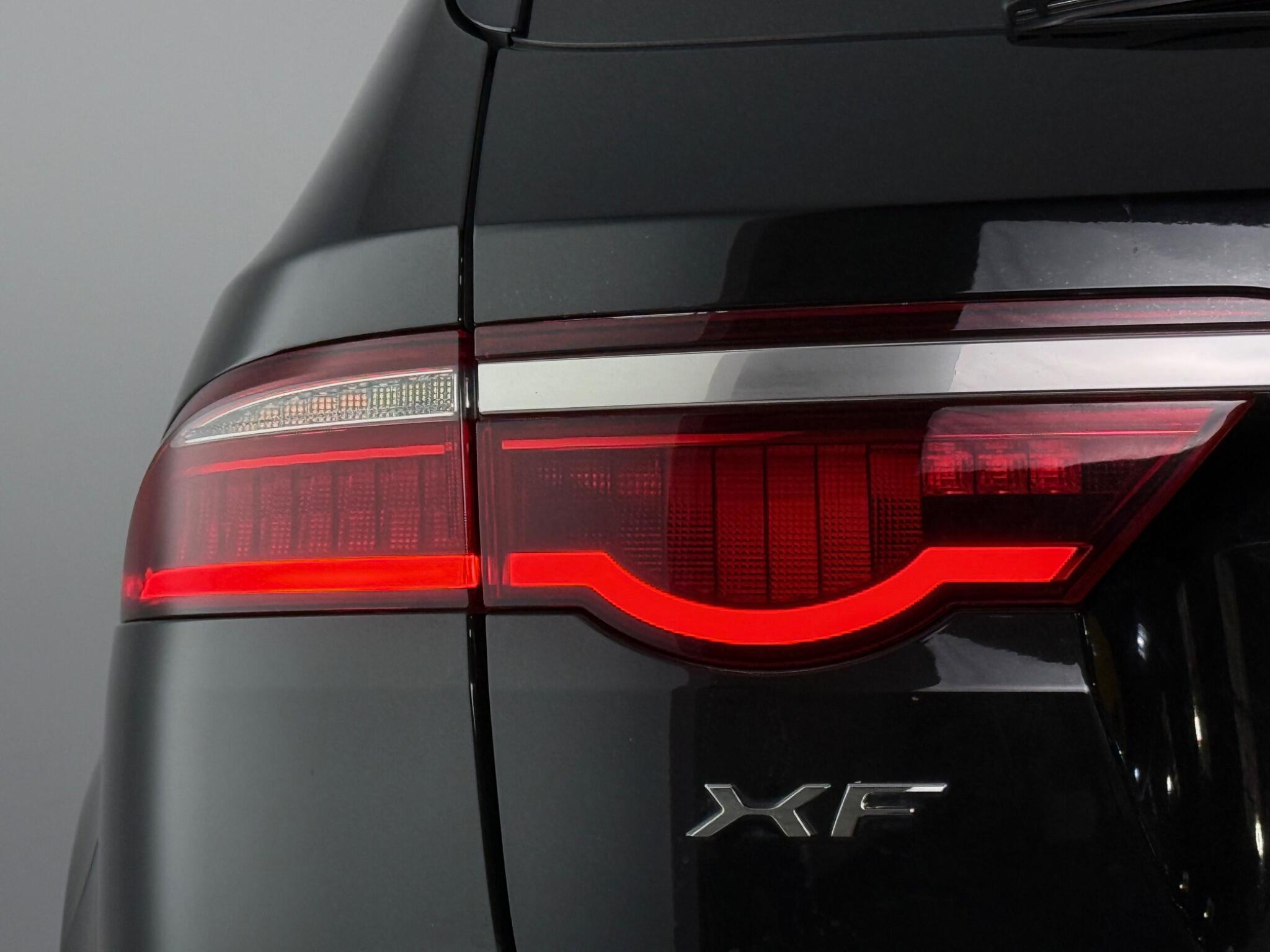Jaguar XF view 6