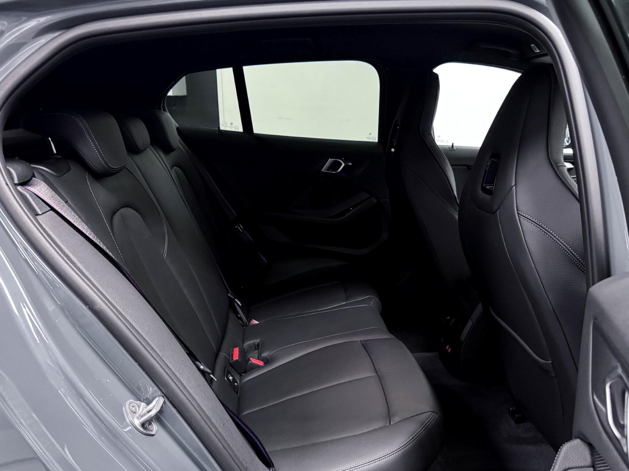 BMW 1 Series view 9