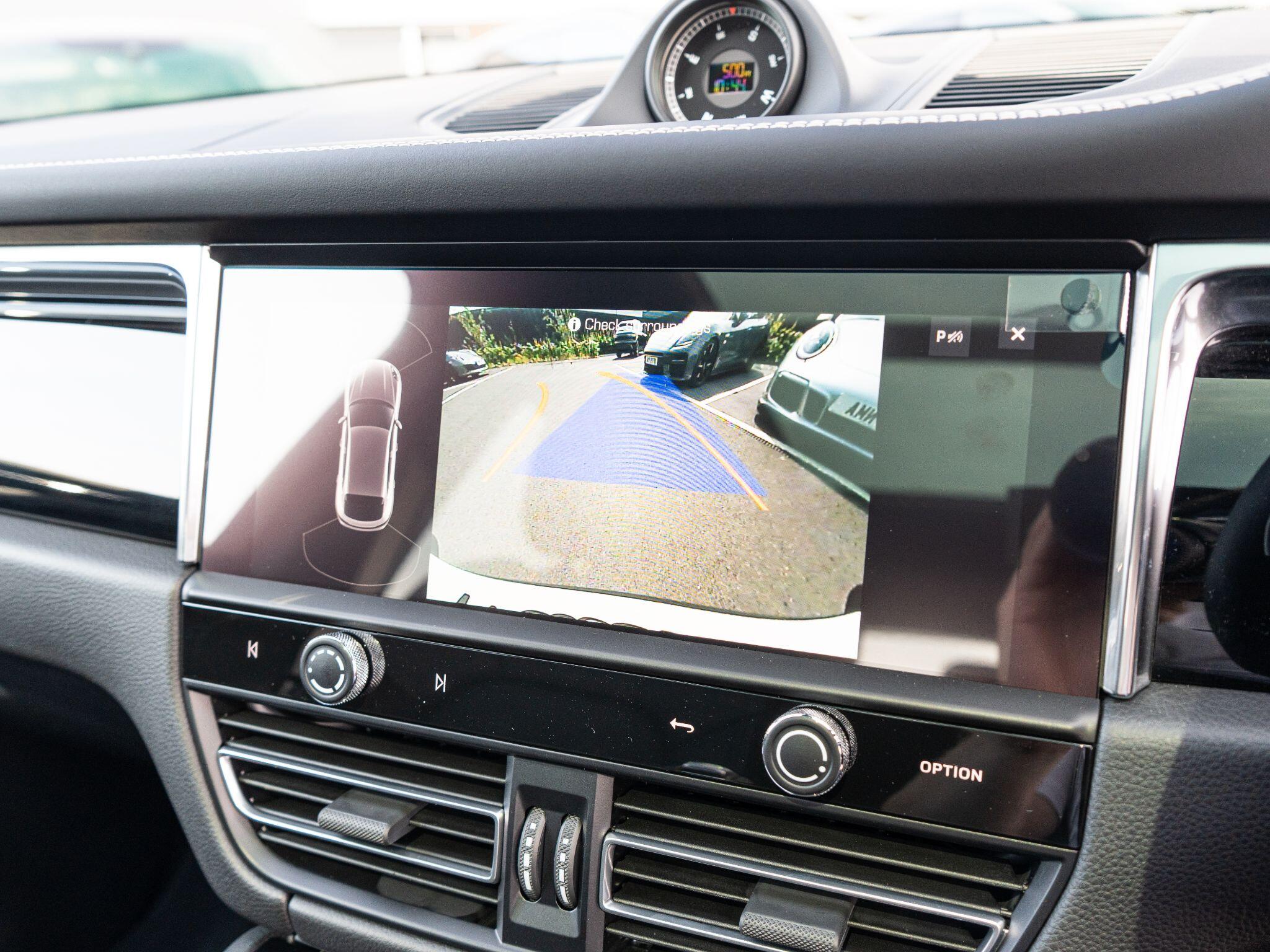 Porsche Macan view 41