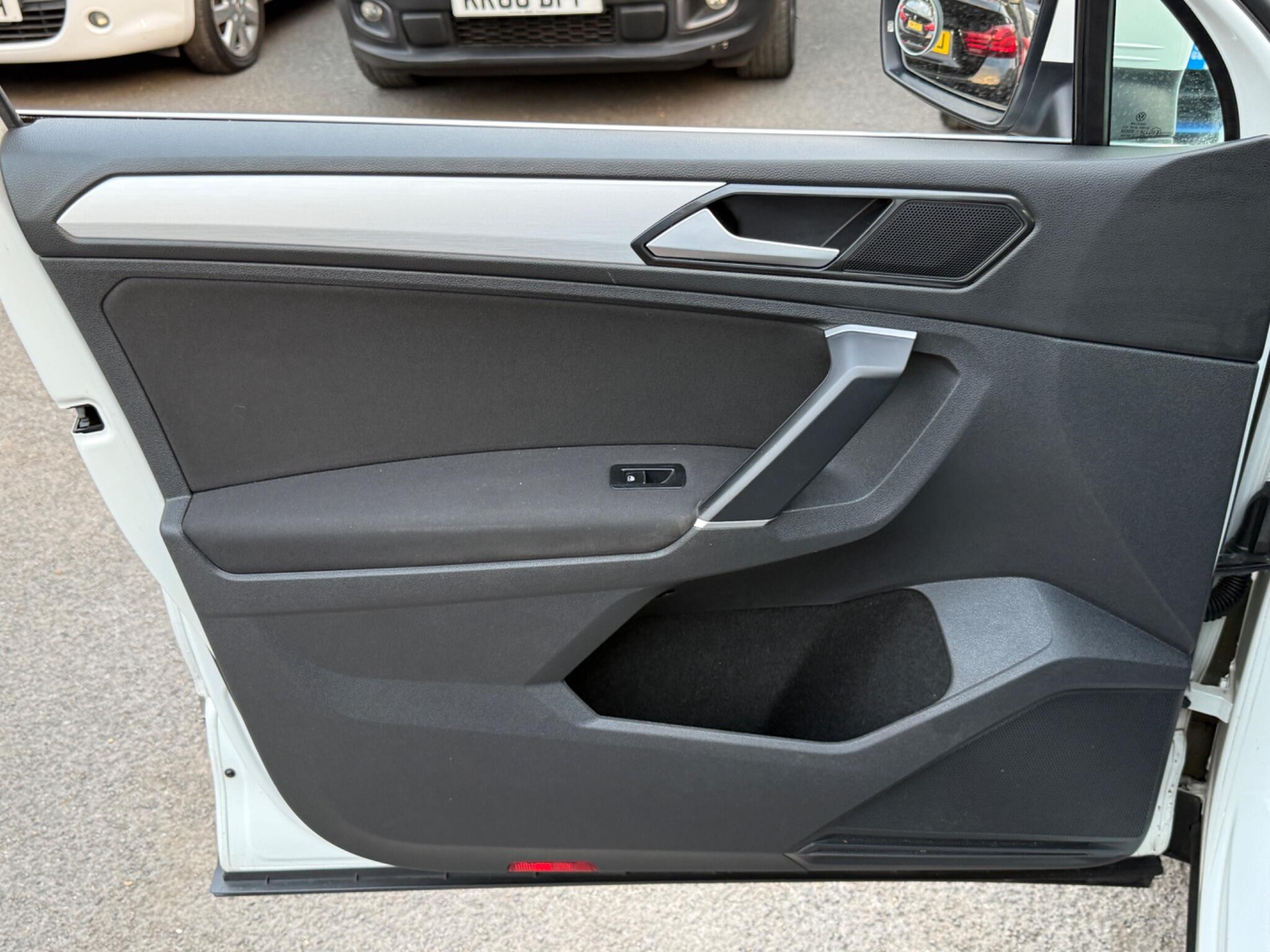 Volkswagen Tiguan - Image 55