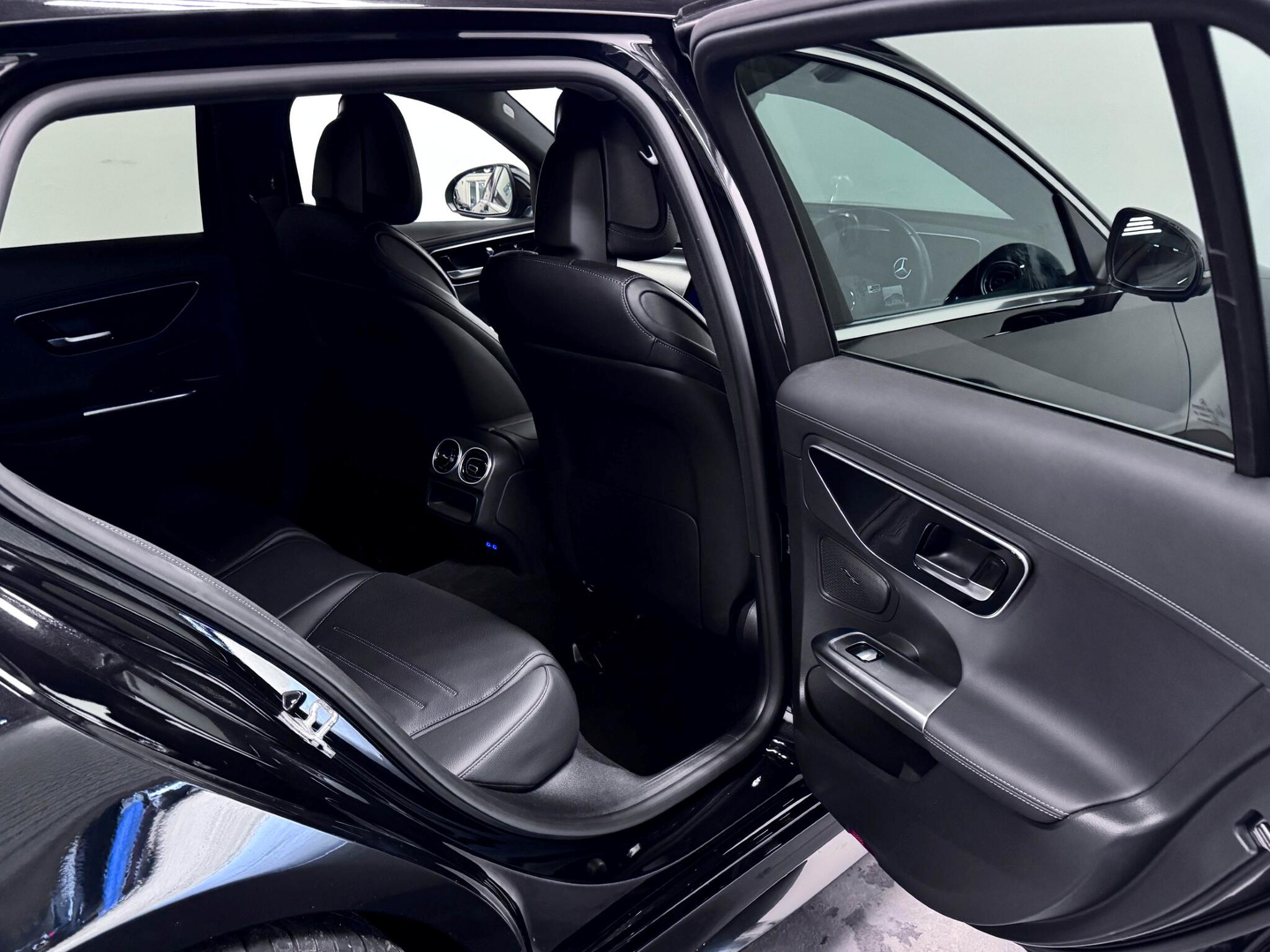 Mercedes-Benz C-Class view 9