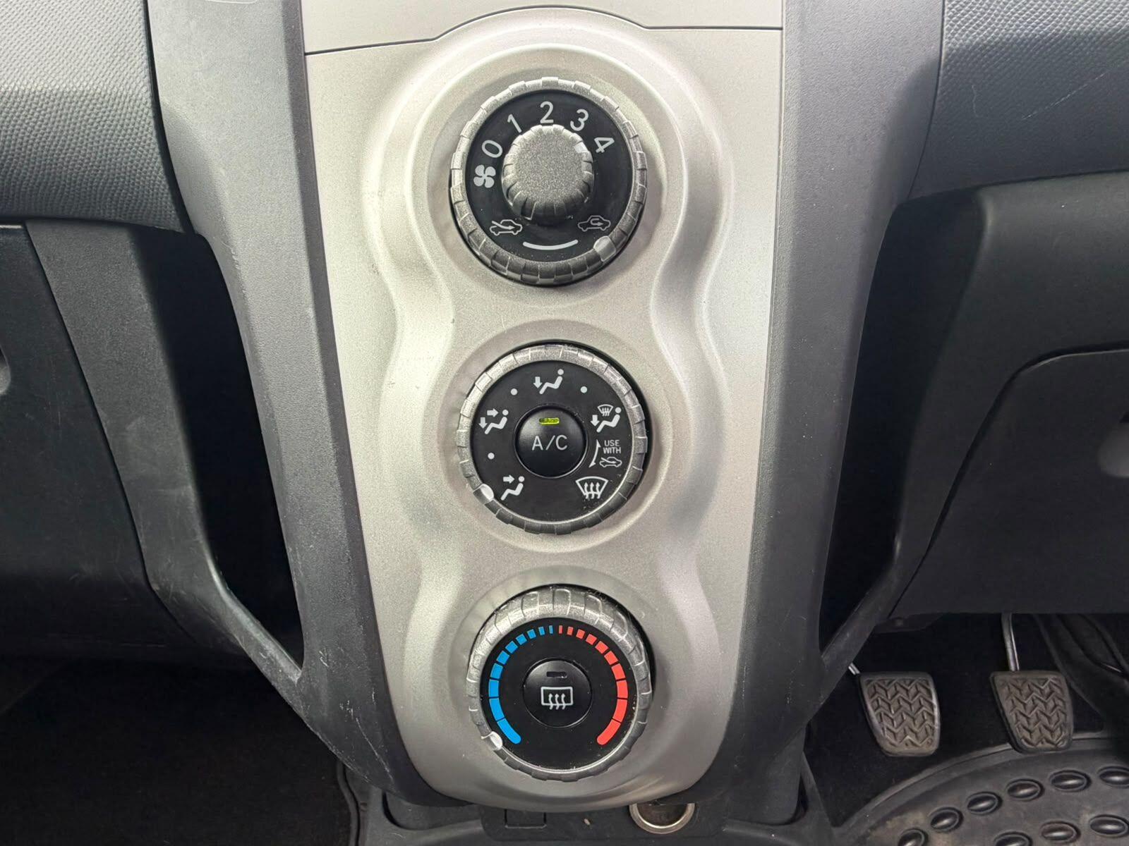 Toyota Yaris view 25