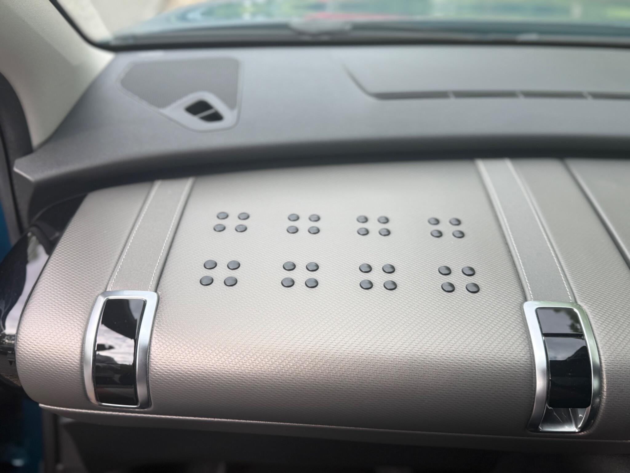 Citroen C4 Cactus view 86