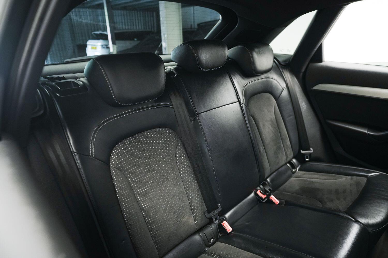 Audi Q3 view 13