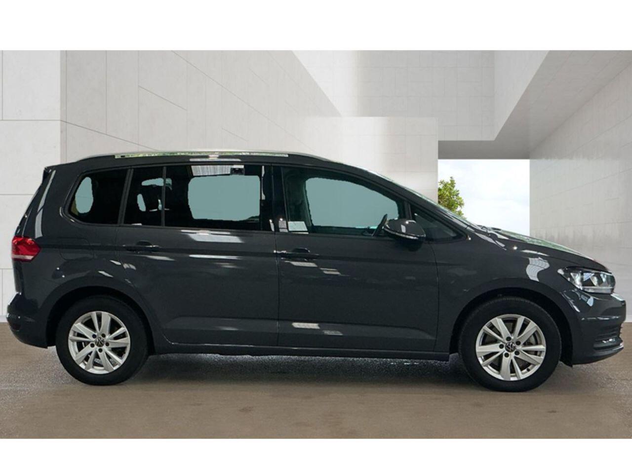 Volkswagen Touran view 5