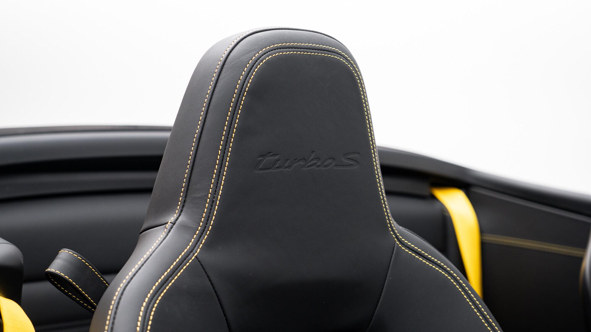 Porsche 911 view 37