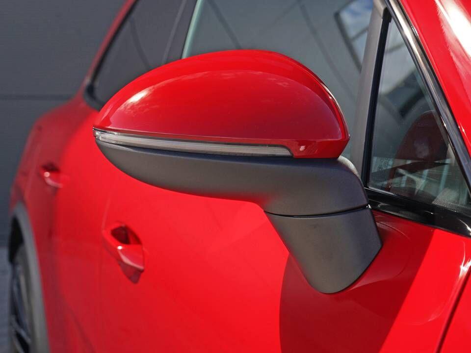 Porsche Macan view 38