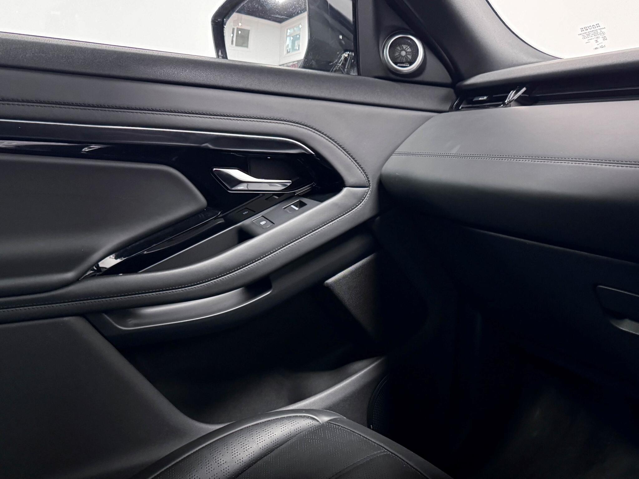 Land Rover Range Rover Evoque view 34