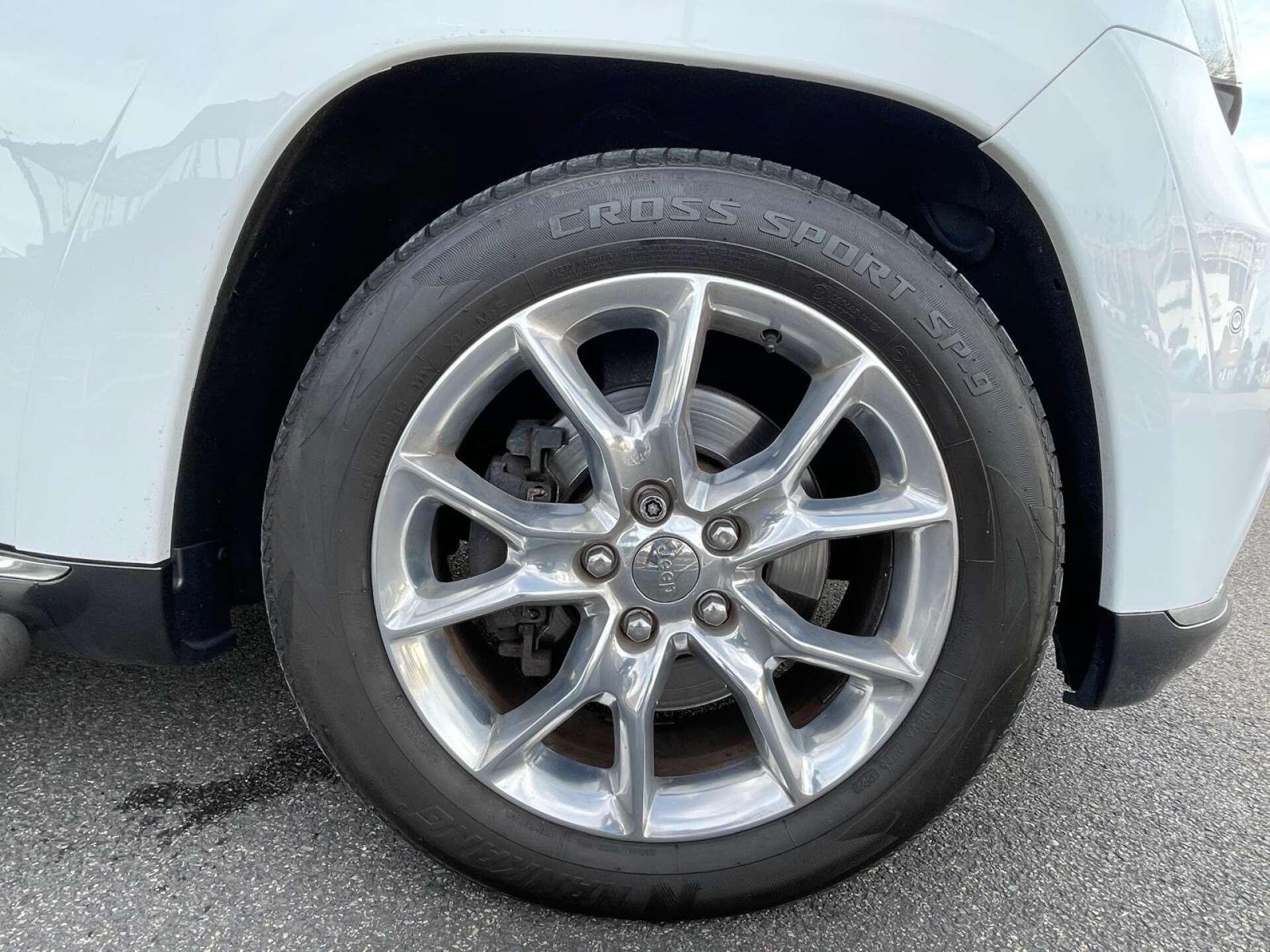 Jeep Grand Cherokee view 51