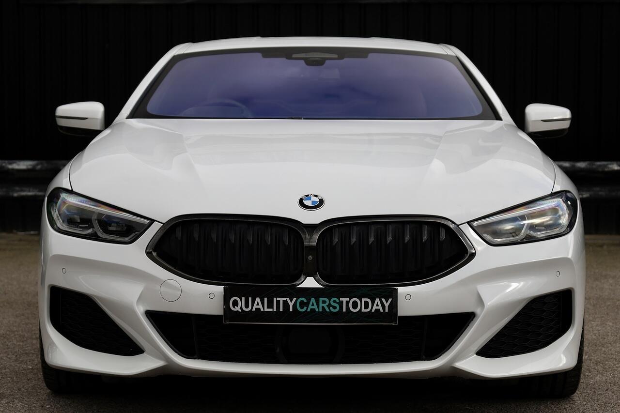 BMW 8 Series view 4