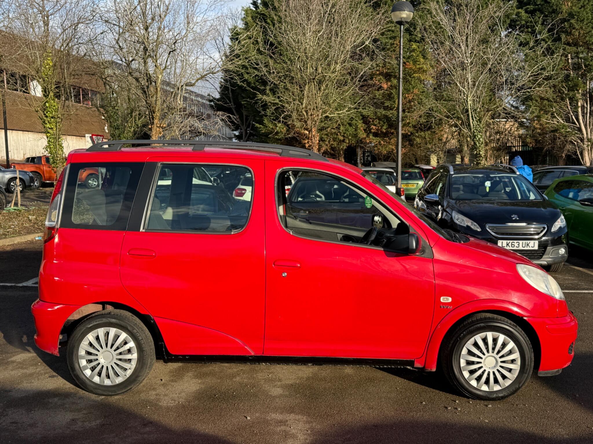 Toyota Yaris Verso - Image 18