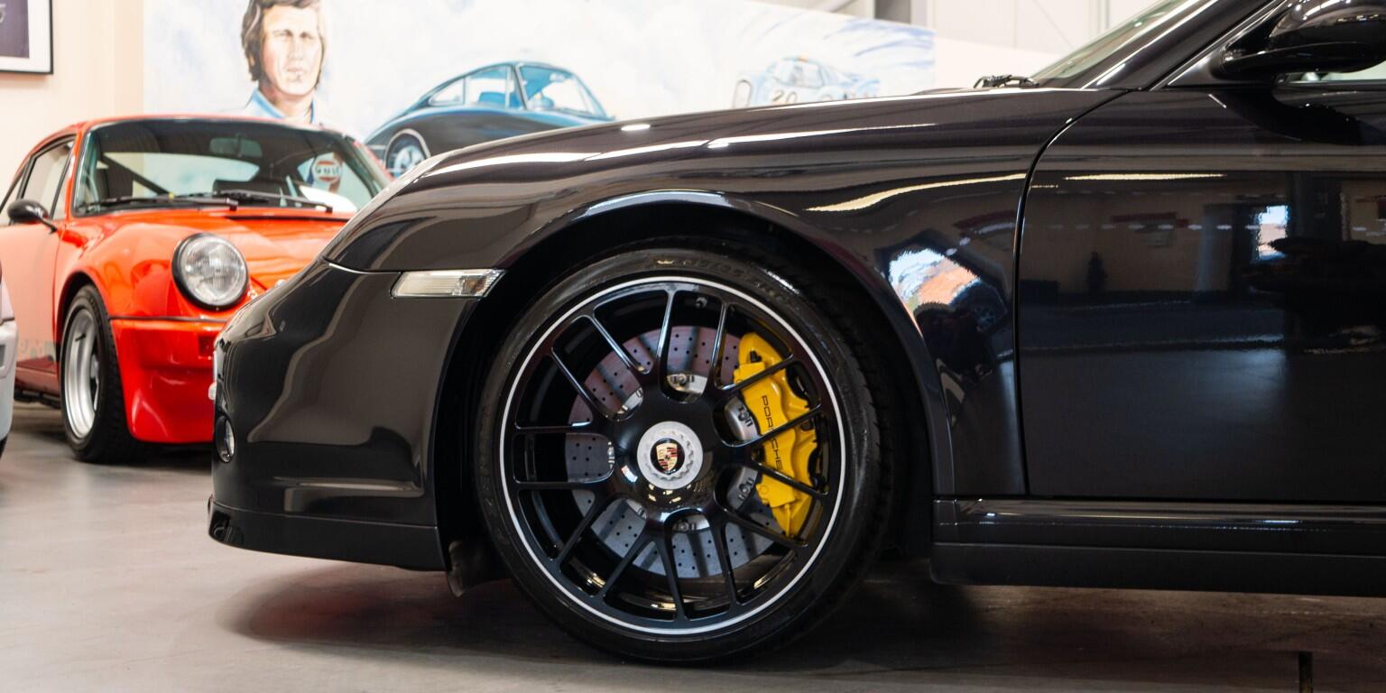 Porsche 911 view 9
