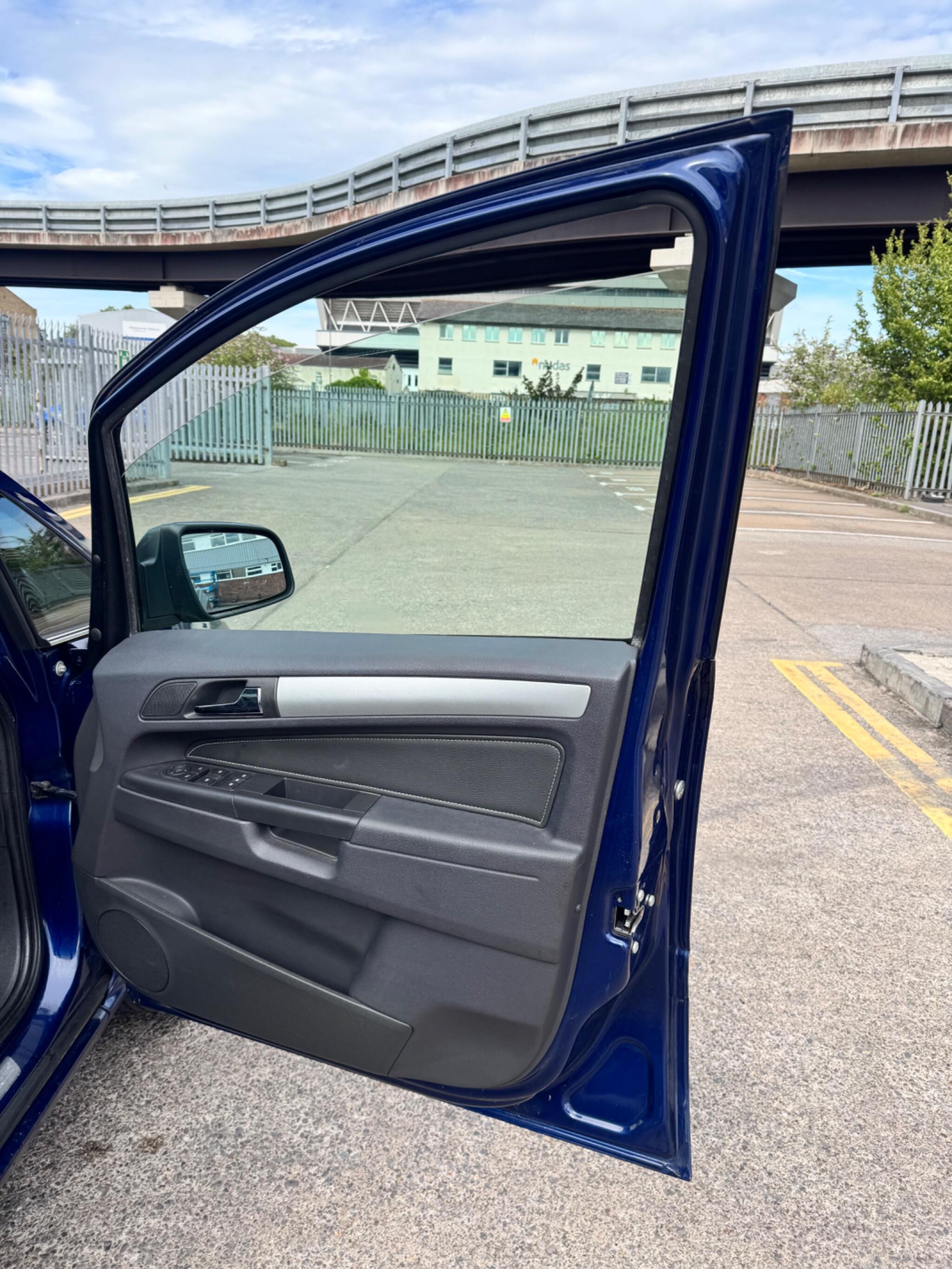 Vauxhall Zafira view 40